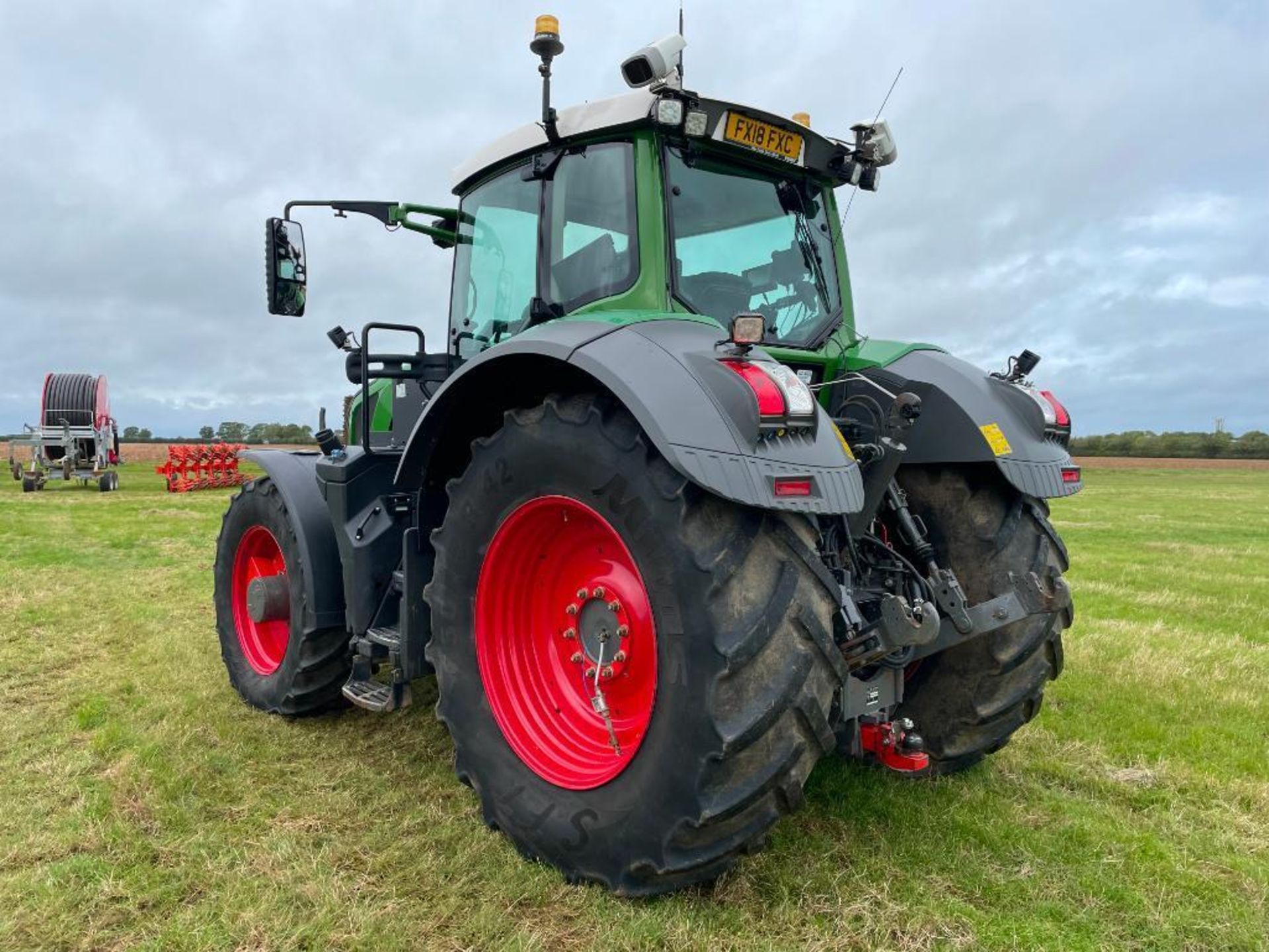 2018 Fendt 828 Vario Profi Plus 65kph 4wd tractor with Quicke Q8M front loader and pallet tines, fro - Image 16 of 29