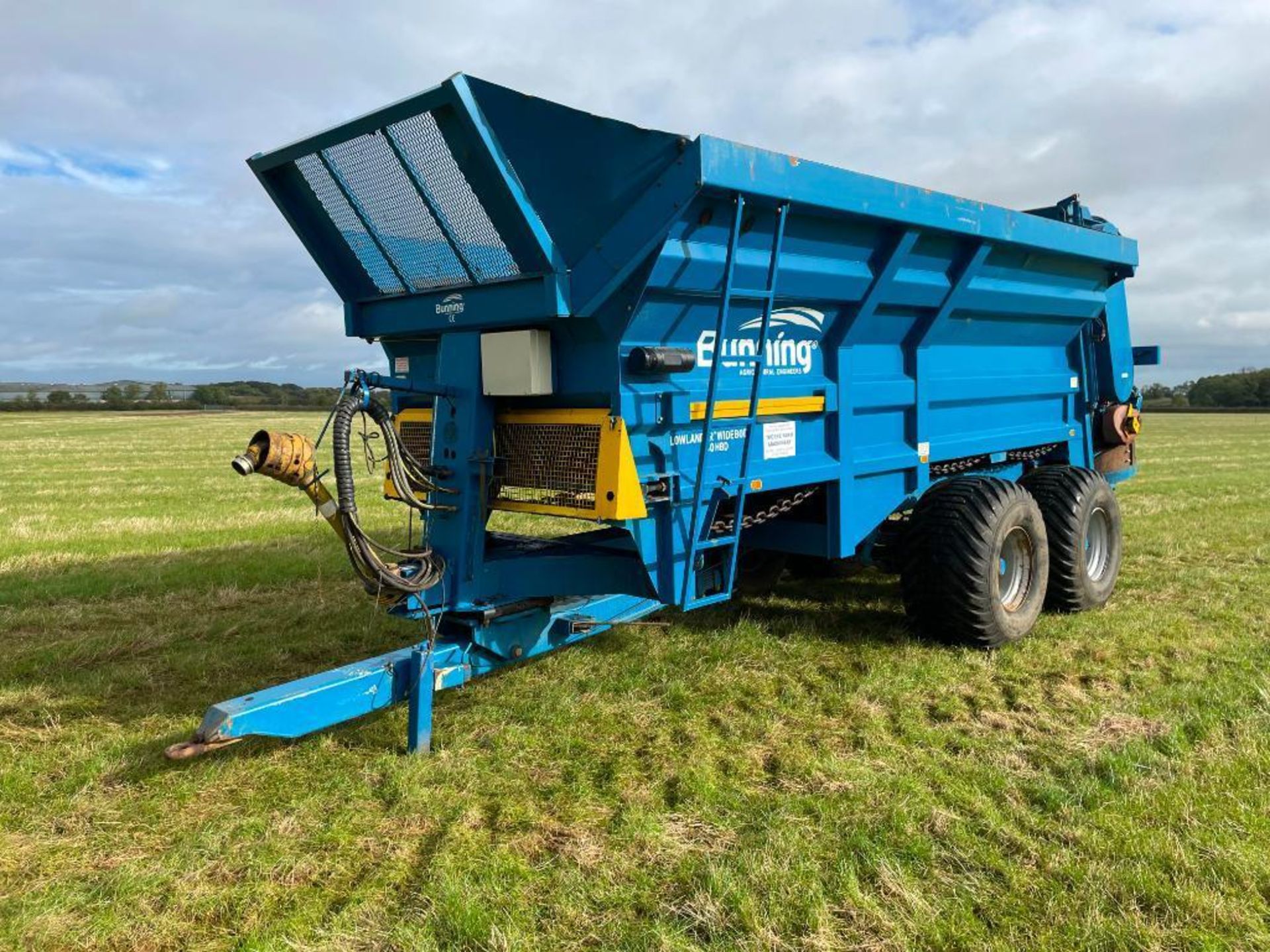 2012 Bunning Lowlander Widebody 230HBD rear discharge muck spreader with walking floor, slurry door, - Image 16 of 19