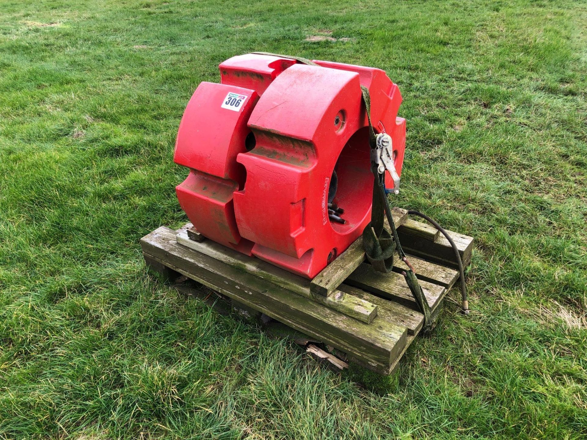 Pair Fendt 600kg rear wheel weights