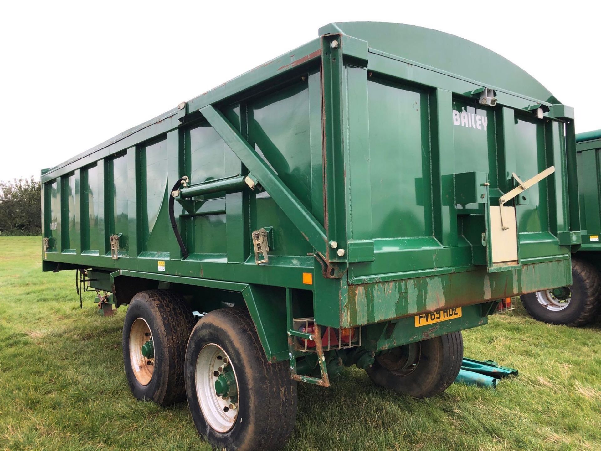 2012 Bailey 12t grain trailer, sprung drawbar, air brakes, hydraulic tailgate, grain chute, manual r - Image 4 of 7