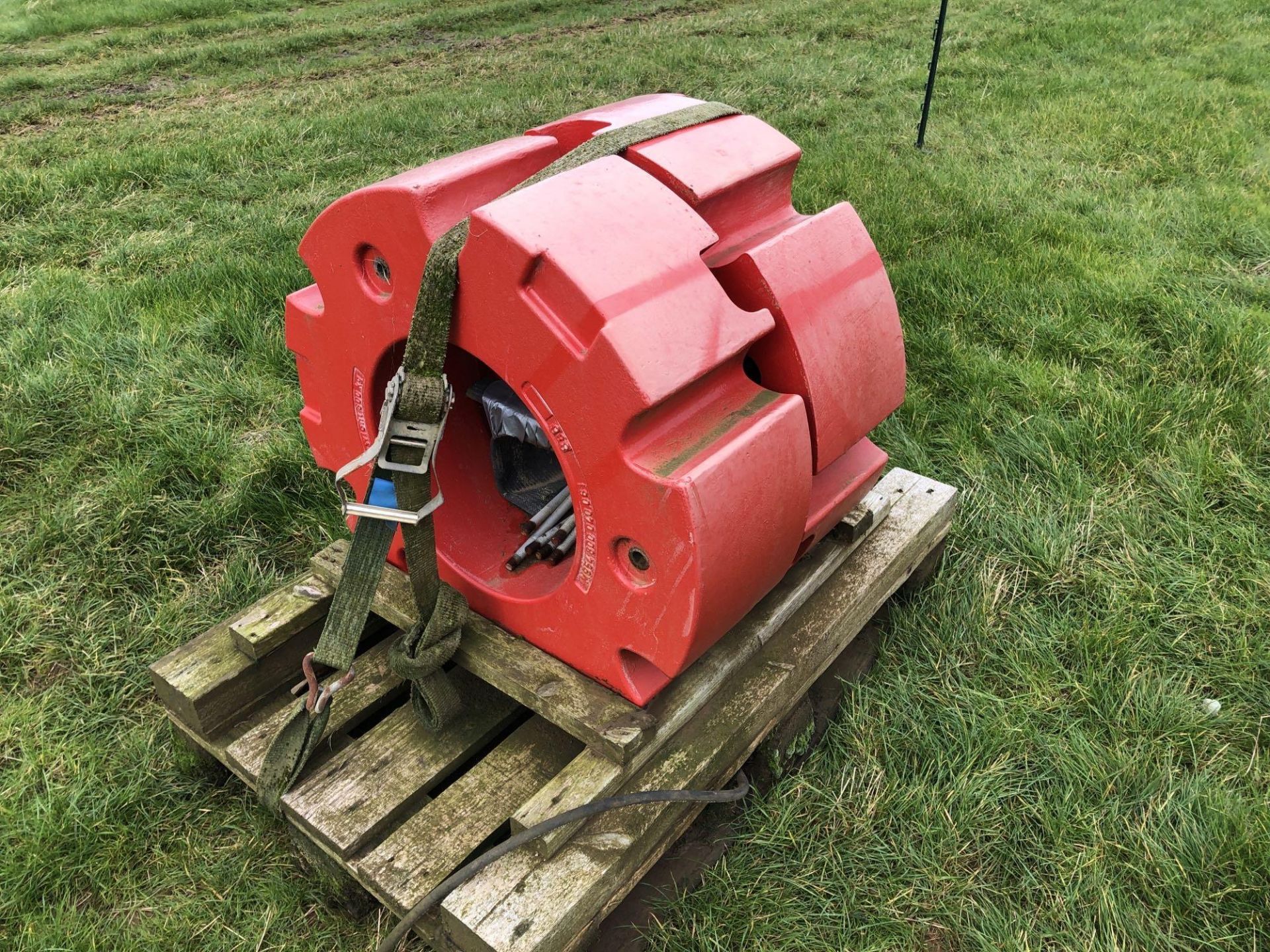 Pair Fendt 600kg rear wheel weights - Image 3 of 3