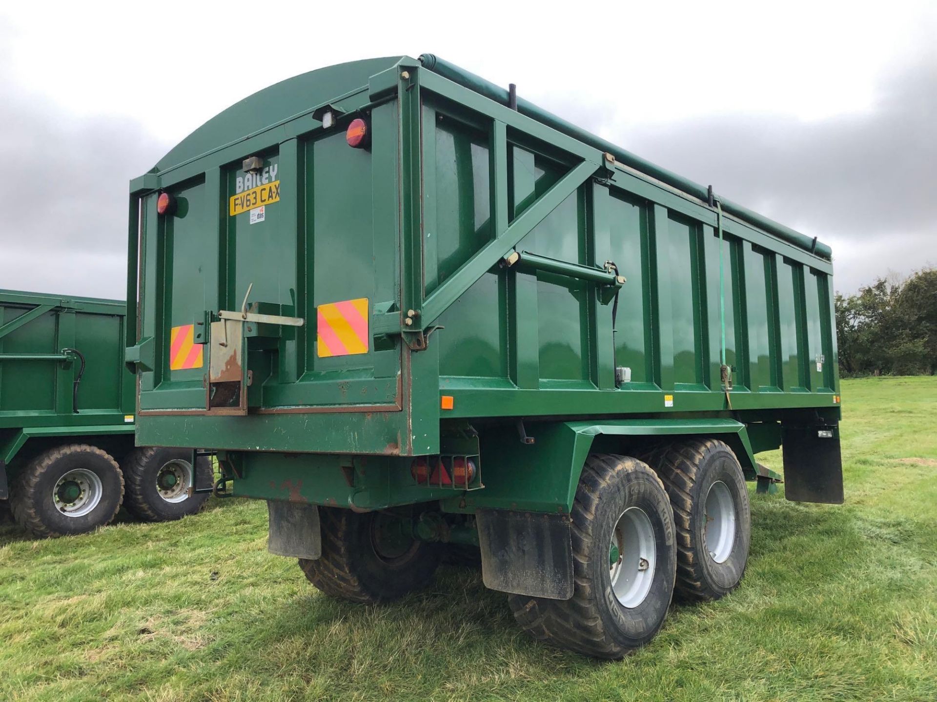 2012 Bailey 18t Beeteaper, sprung drawbar, air brakes, hydraulic tailgate, grain chute, manual rollo - Image 18 of 20