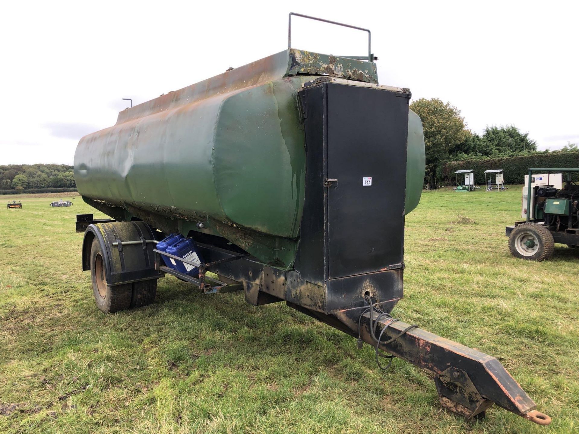 10,000l fuel bowser, with 12v electric pump on 295/80R22.5 wheels and tyres - Image 4 of 5