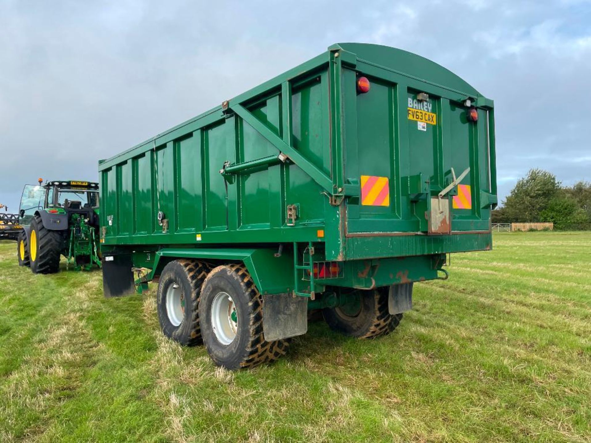 2012 Bailey 18t Beeteaper, sprung drawbar, air brakes, hydraulic tailgate, grain chute, manual rollo - Image 10 of 20