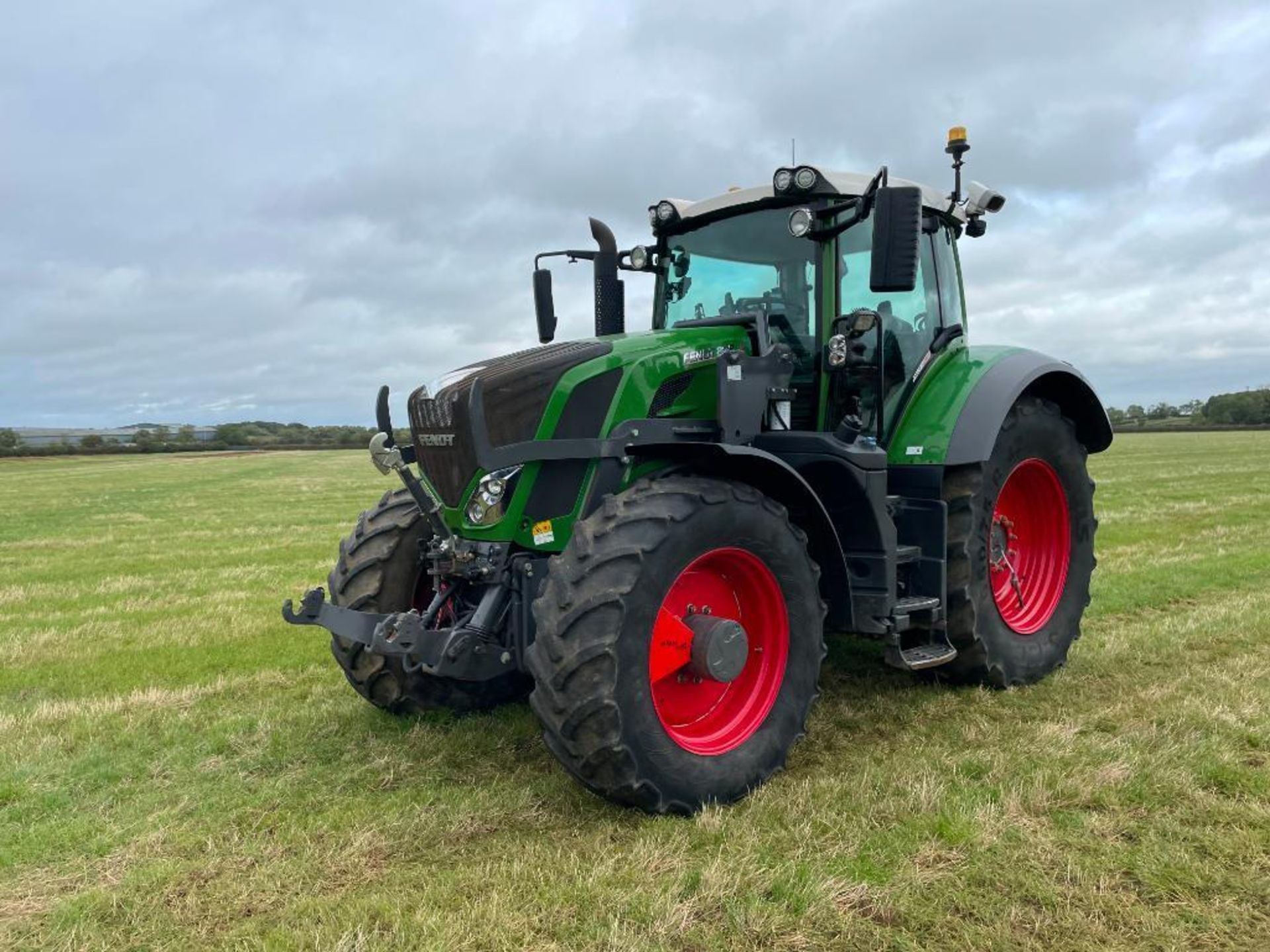 2018 Fendt 828 Vario Profi Plus 65kph 4wd tractor with Quicke Q8M front loader and pallet tines, fro - Image 3 of 29