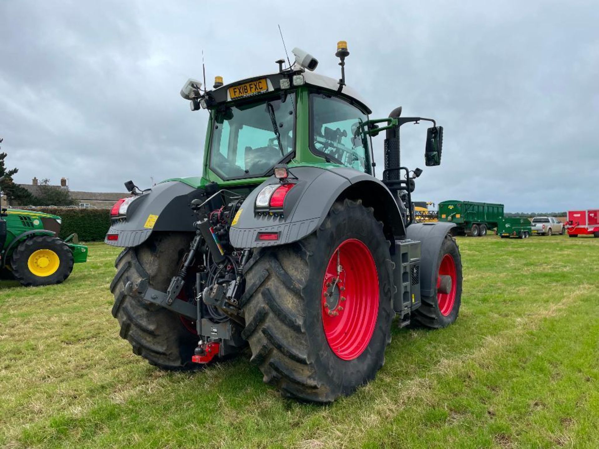 2018 Fendt 828 Vario Profi Plus 65kph 4wd tractor with Quicke Q8M front loader and pallet tines, fro - Image 12 of 29