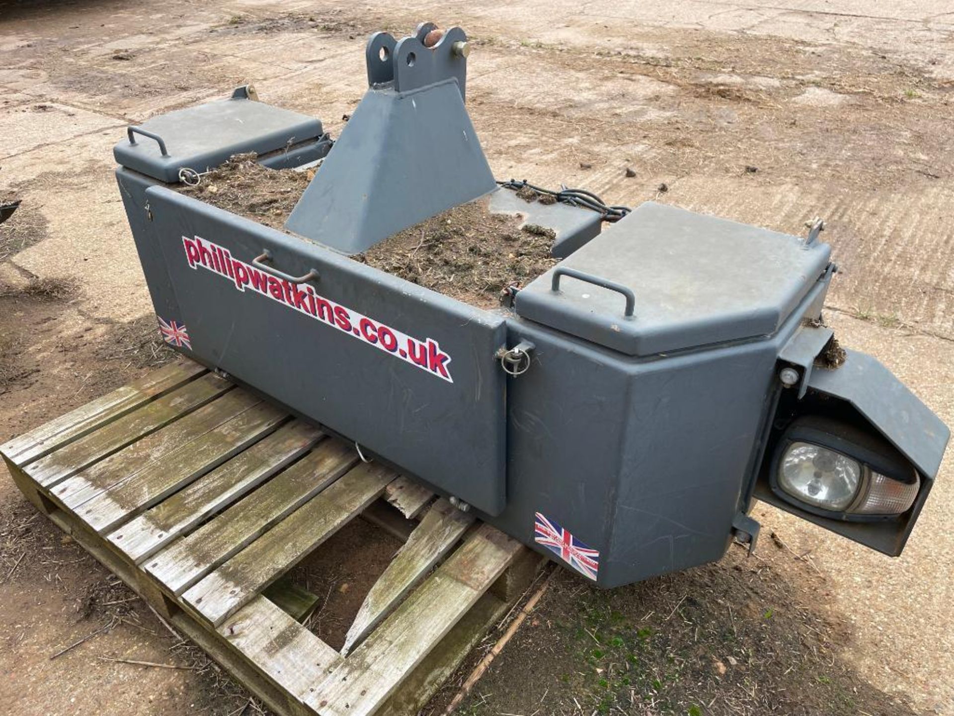 2018 Phillip Watkins 500kg front weight block with tool boxes. Serial No: ATT1267 - Image 4 of 7