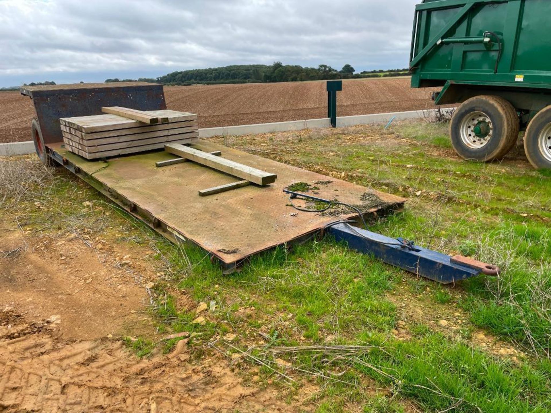 Fixed 18ft low loader on 15.0/70-18 wheels and tyres - Image 4 of 4