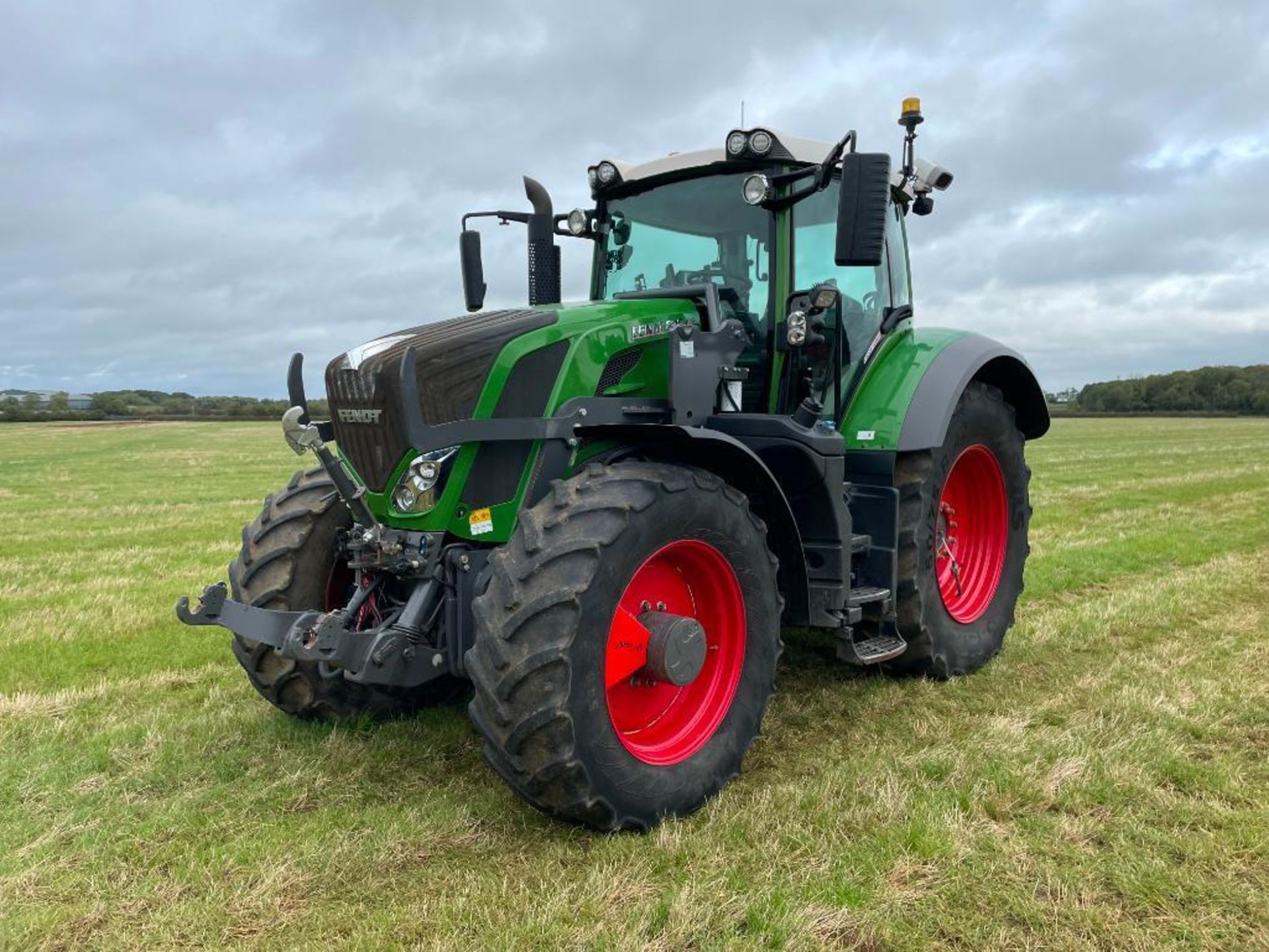 2018 Fendt 828 Vario Profi Plus 65kph 4wd tractor with Quicke Q8M front loader and pallet tines, fro - Image 20 of 29
