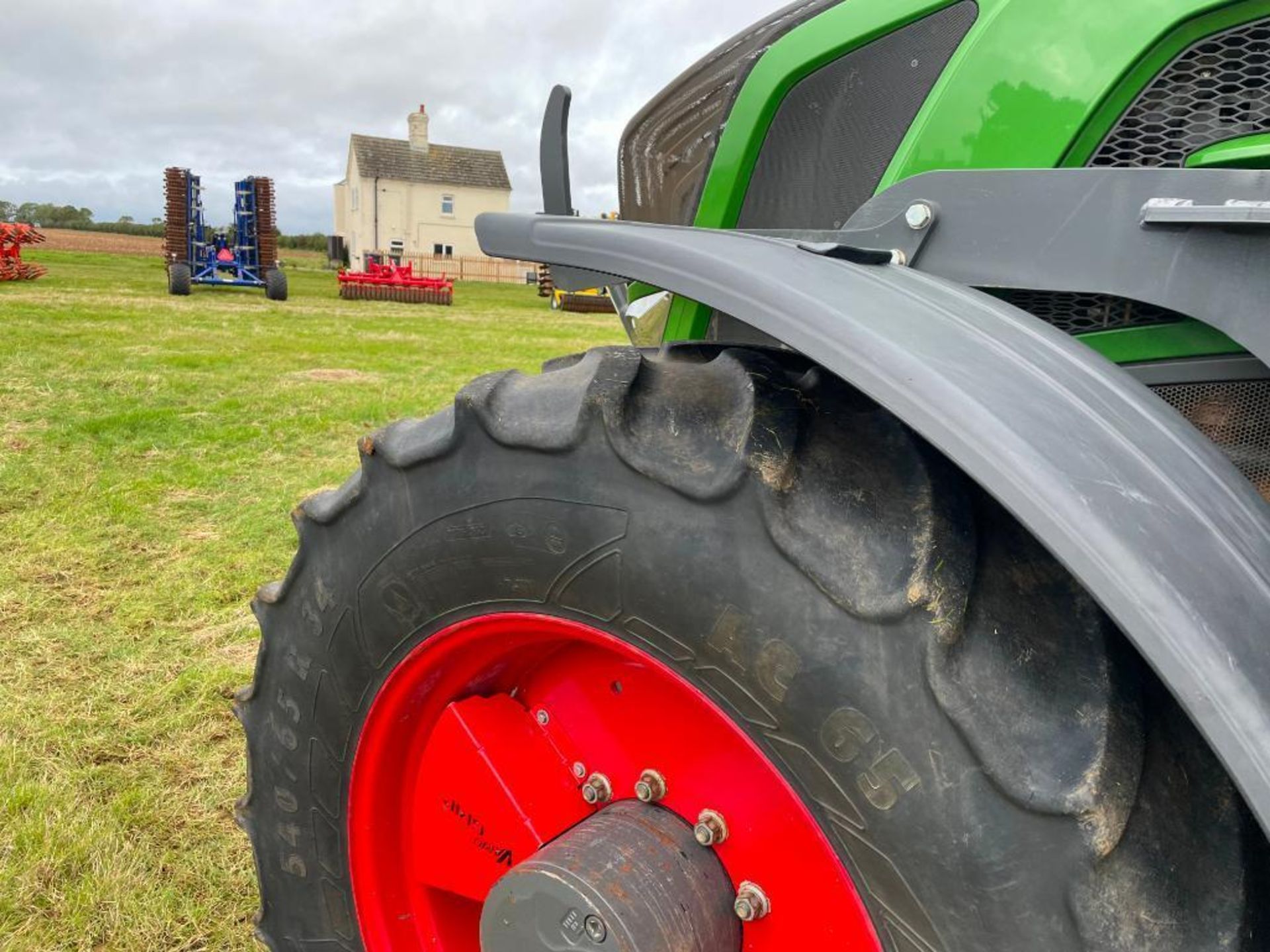 2018 Fendt 828 Vario Profi Plus 65kph 4wd tractor with Quicke Q8M front loader and pallet tines, fro - Image 19 of 29