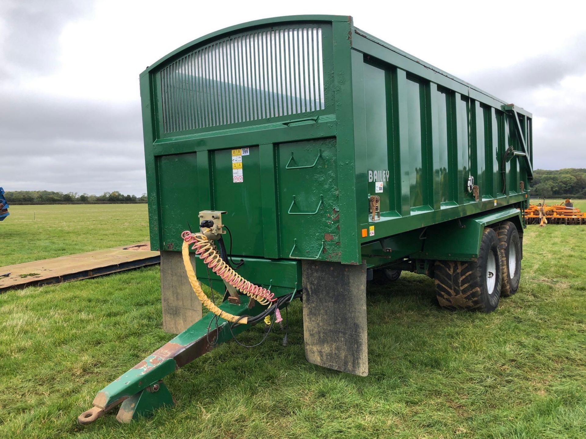 2012 Bailey 18t Beeteaper, sprung drawbar, air brakes, hydraulic tailgate, grain chute, manual rollo - Image 16 of 20