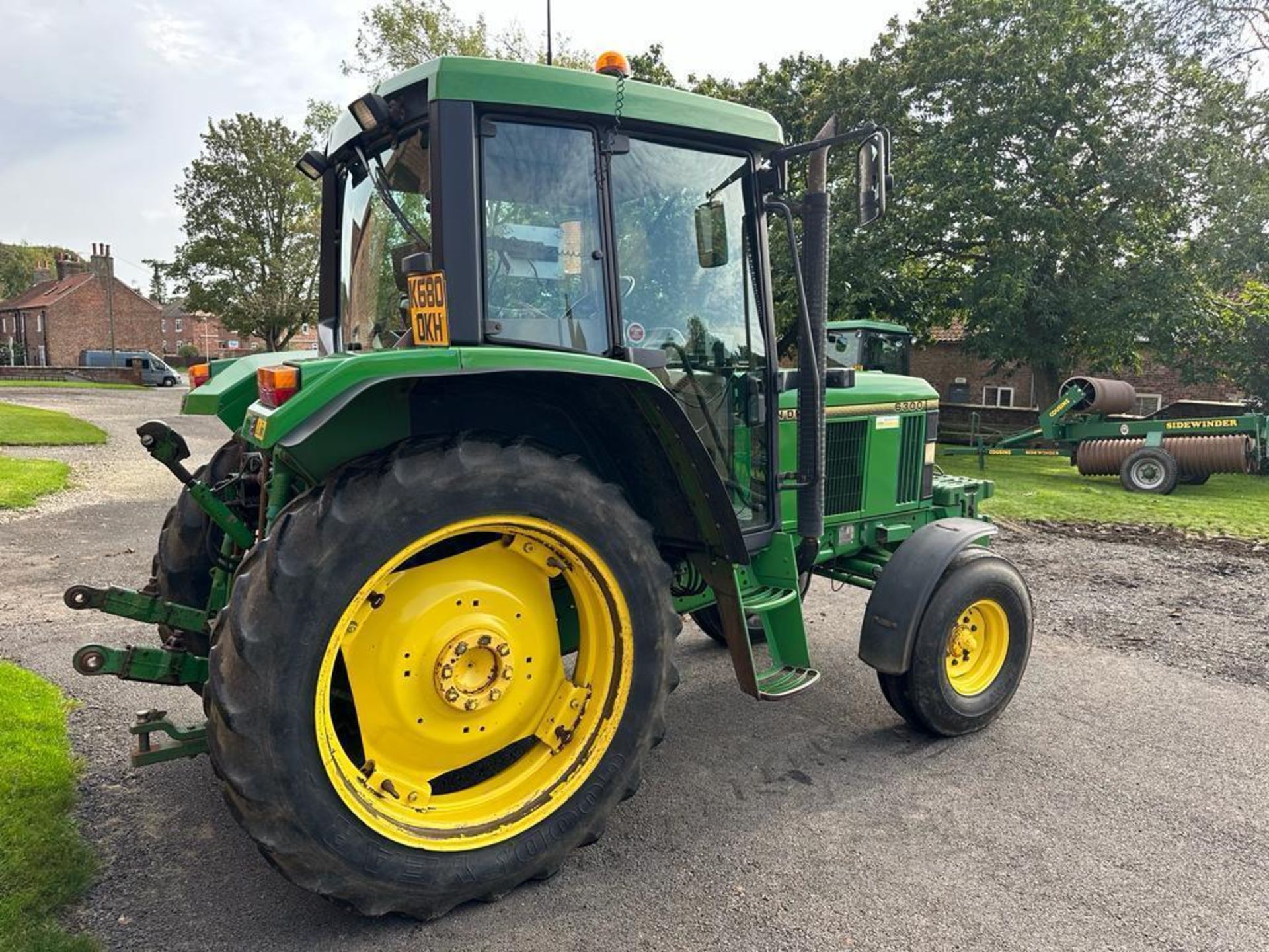 1993 John Deere 6300 Power Quad tractor on 10.0-16 front and 13.6r38 rear wheels and tyres. On farm - Image 5 of 17