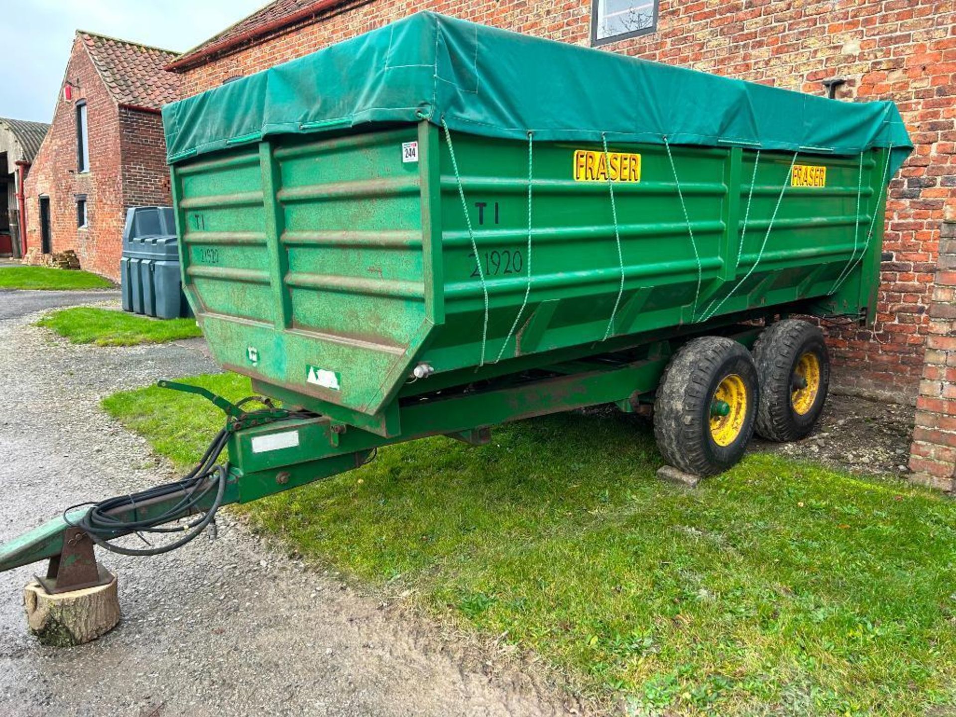 1990 Fraser M96 8T twin axle grain trailer, hydraulic tipping & rear door, manual grain chute on 11. - Image 2 of 9