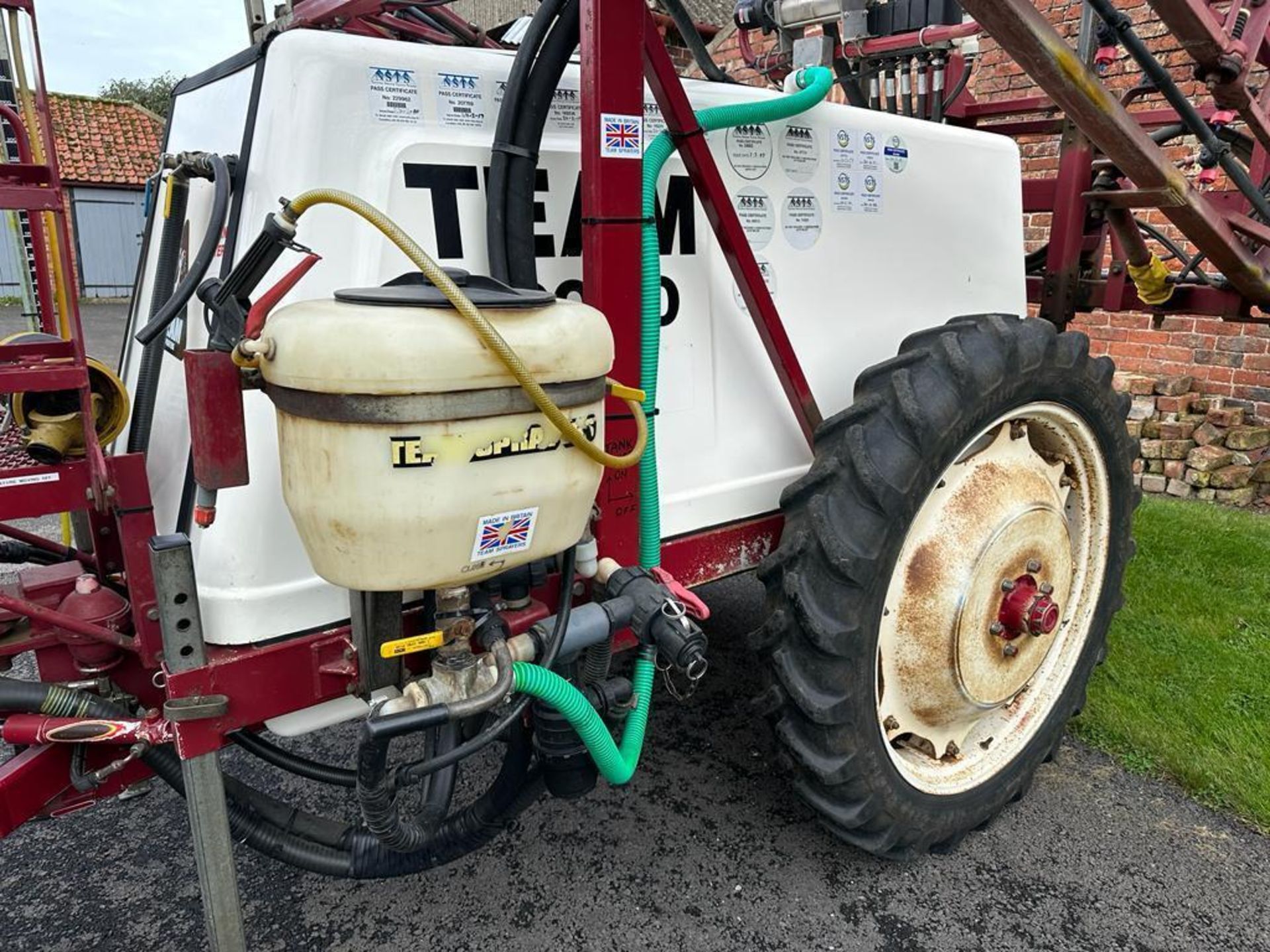 2001 Team Sprayers trailed sprayer, 2,000 litre tank, 20m booms, tracking drawbar, induction hopper, - Image 5 of 7