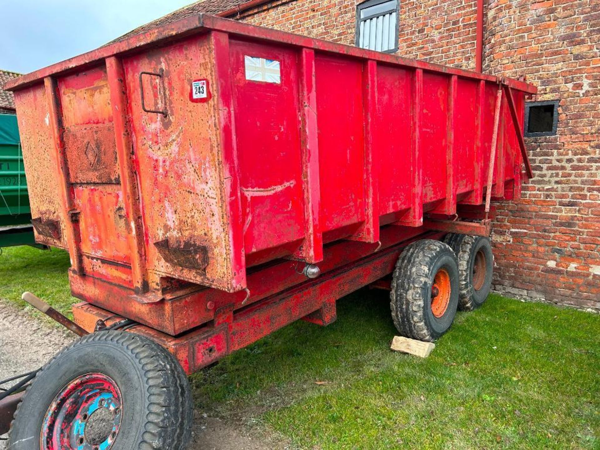 1981 Triffitt Trailers 6T High lift twin axle grain trailer, hydraulic tipping, self-opening rear do - Image 2 of 16