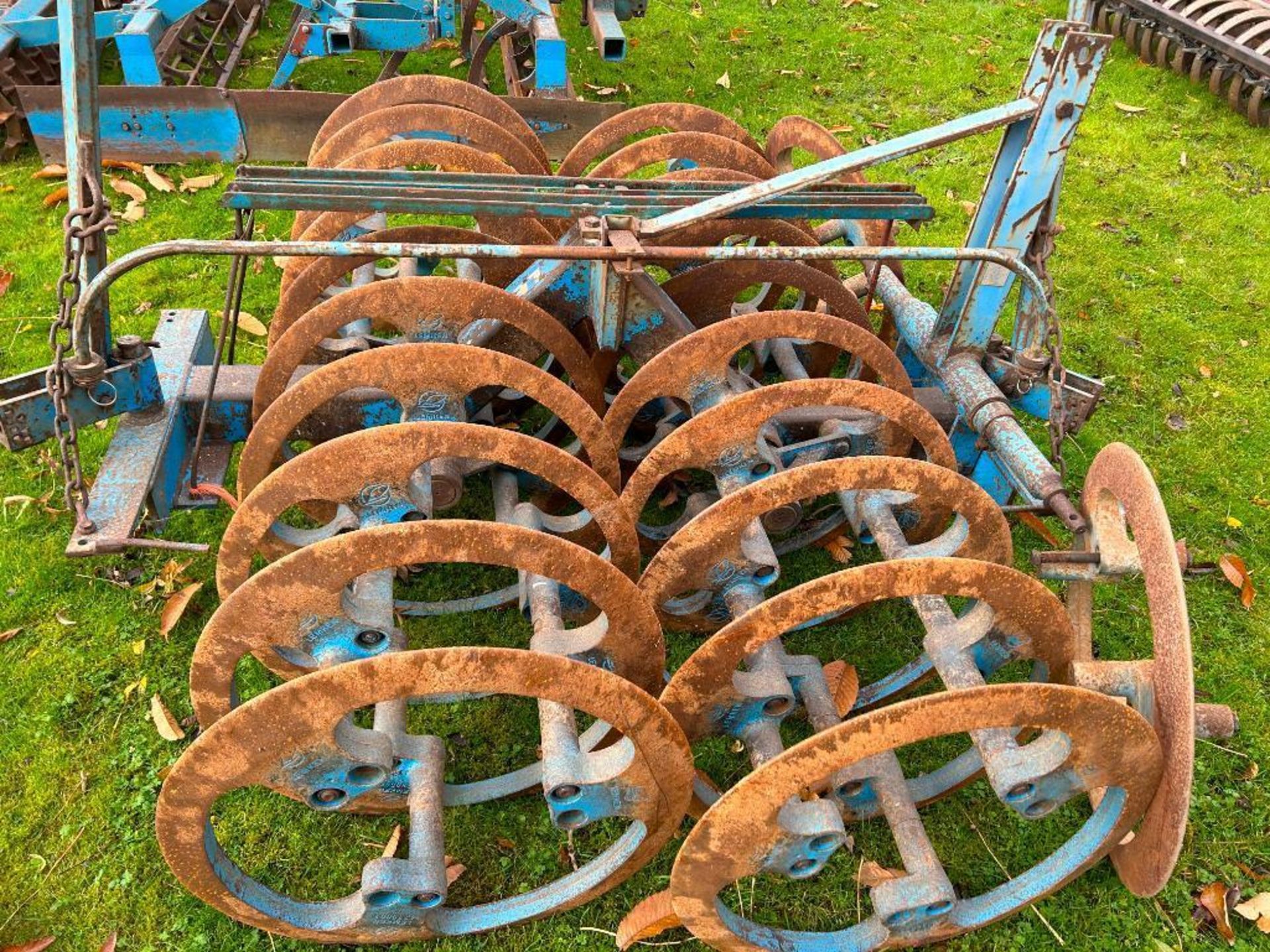 1985 Lemken 1.82m press on 3 point linkage frame, c/w 2 press rings. On farm from new. Serial No: 00 - Image 4 of 6