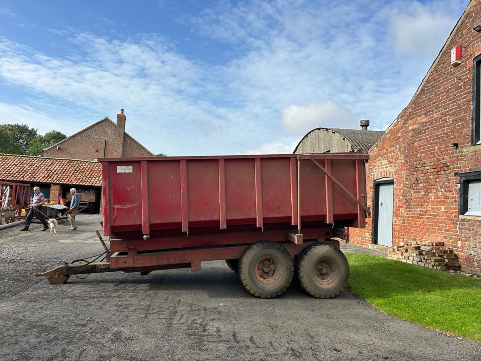 1981 Triffitt Trailers 6T High lift twin axle grain trailer, hydraulic tipping, self-opening rear do - Image 12 of 16