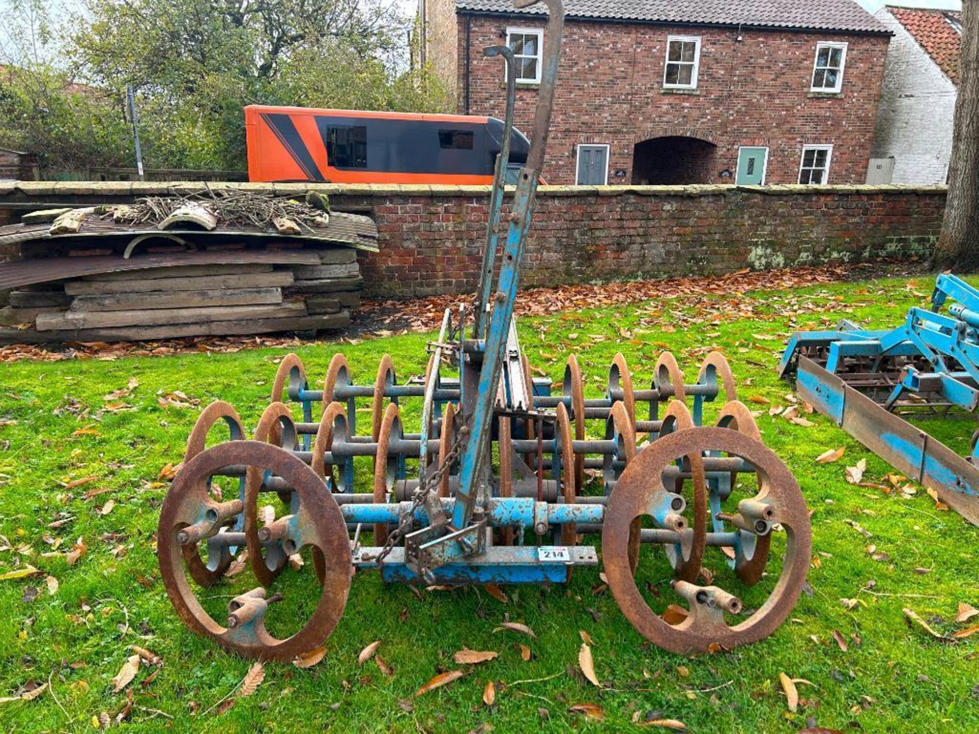 1985 Lemken 1.82m press on 3 point linkage frame, c/w 2 press rings. On farm from new. Serial No: 00
