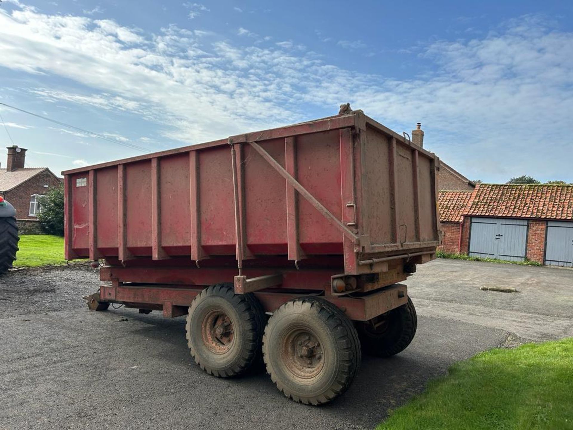 1981 Triffitt Trailers 6T High lift twin axle grain trailer, hydraulic tipping, self-opening rear do - Image 13 of 16