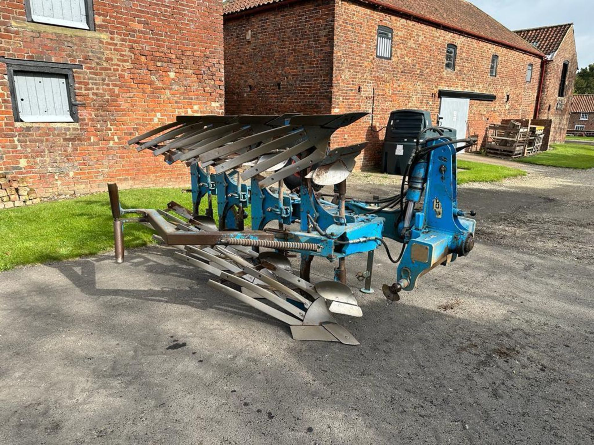 1991 Lemken DL5120 4 furrow hydraulic vari-width reversible plough with slatted mouldboards, c/w dep - Image 9 of 14