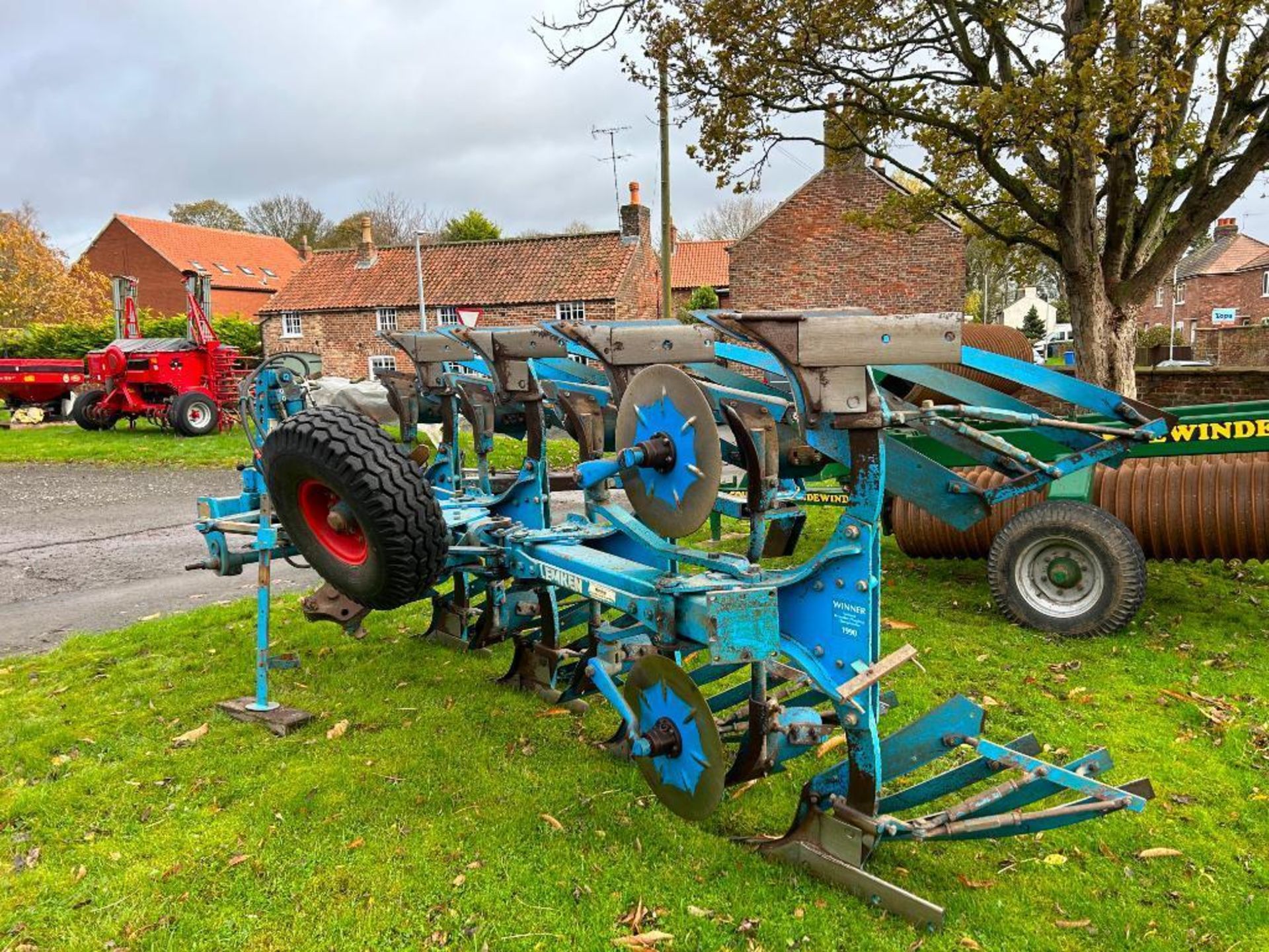 1991 Lemken DL5120 4 furrow hydraulic vari-width reversible plough with slatted mouldboards, c/w dep - Image 6 of 14