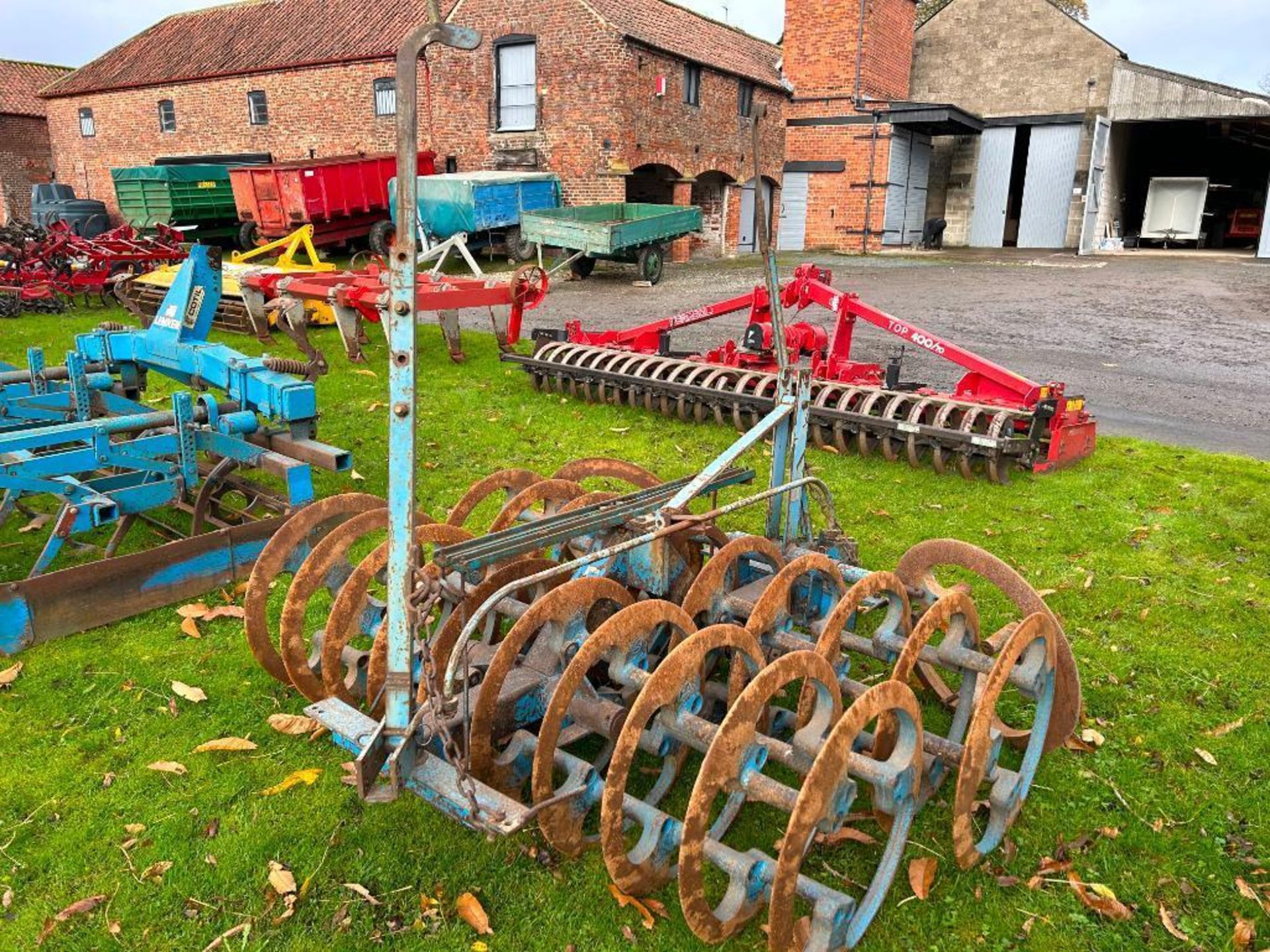 1985 Lemken 1.82m press on 3 point linkage frame, c/w 2 press rings. On farm from new. Serial No: 00 - Image 3 of 6