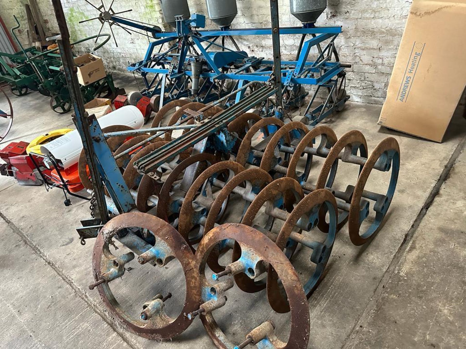 1985 Lemken 1.82m press on 3 point linkage frame, c/w 2 press rings. On farm from new. Serial No: 00 - Image 6 of 6