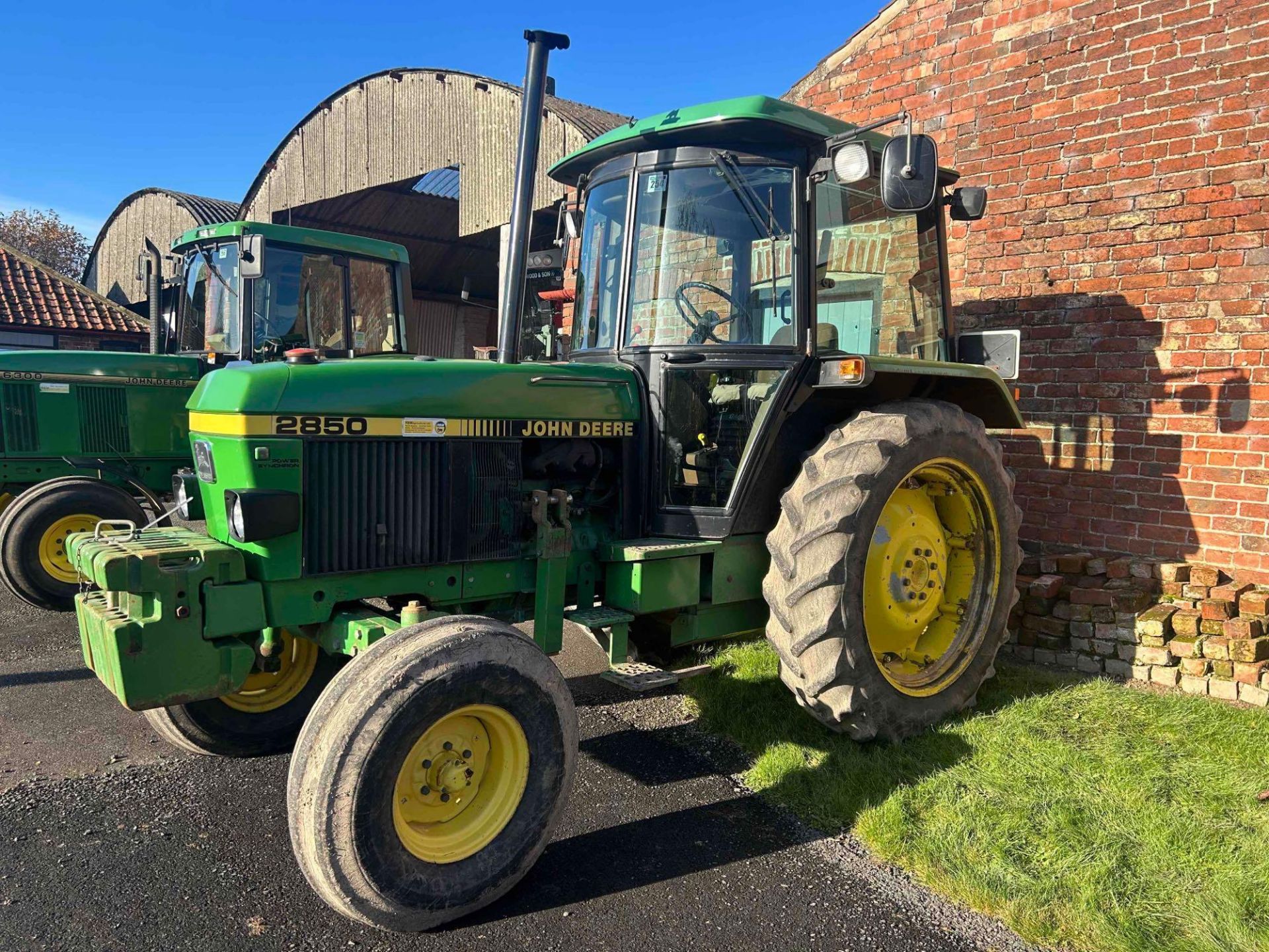 1987 John Deere 2850 Power Synchron tractor, on 10.0-16 front and 13.6/12r38 rear wheels and tyres. - Image 2 of 10