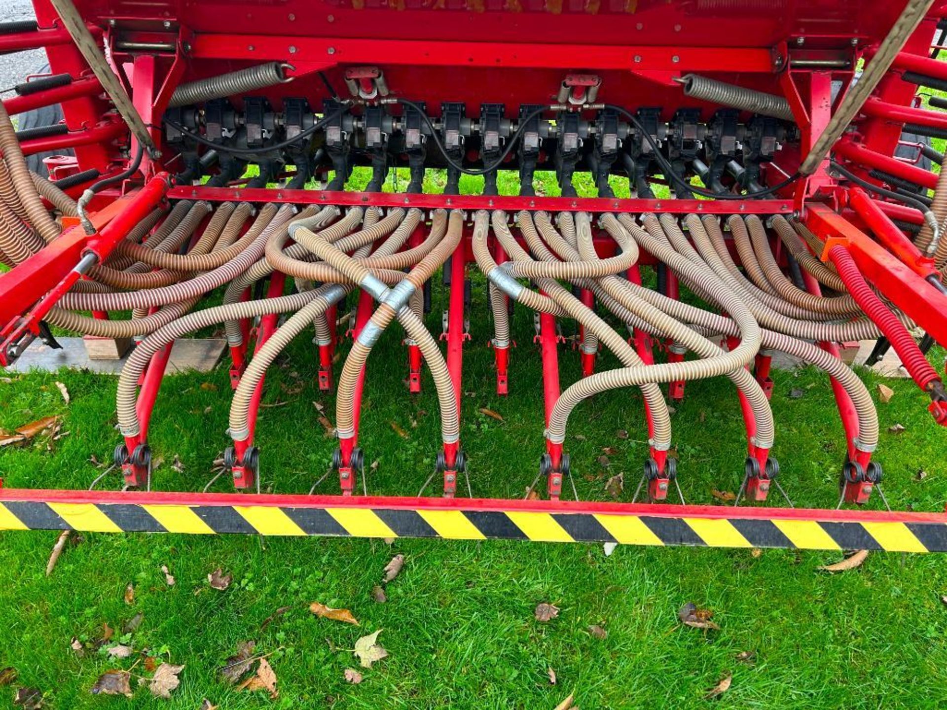 1990 Massey Ferguson 510 4m pneumatic seed drill with Suffolk coulters. Serial No: 04127.  Manual, c - Image 4 of 7