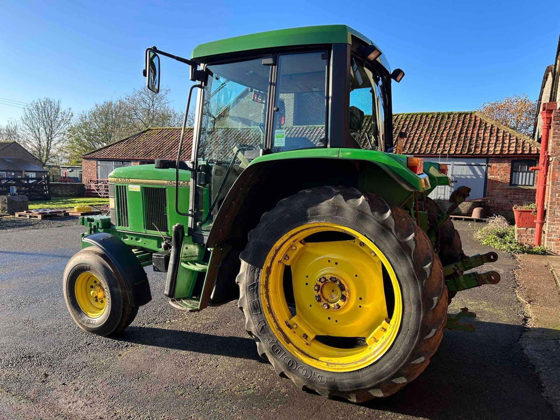 1993 John Deere 6300 Power Quad tractor on 10.0-16 front and 13.6r38 rear wheels and tyres. On farm - Image 13 of 17