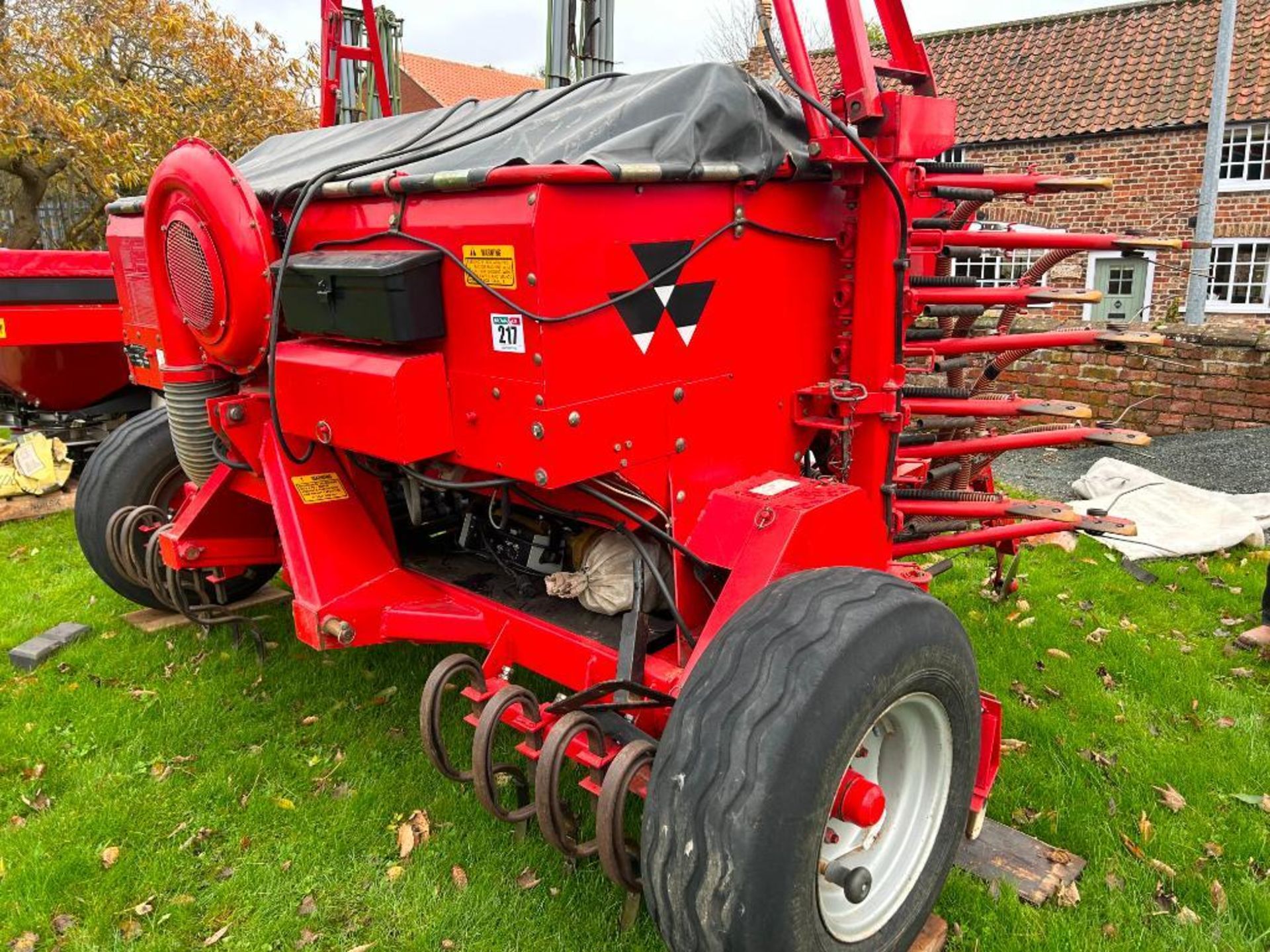 1990 Massey Ferguson 510 4m pneumatic seed drill with Suffolk coulters. Serial No: 04127.  Manual, c - Image 6 of 7