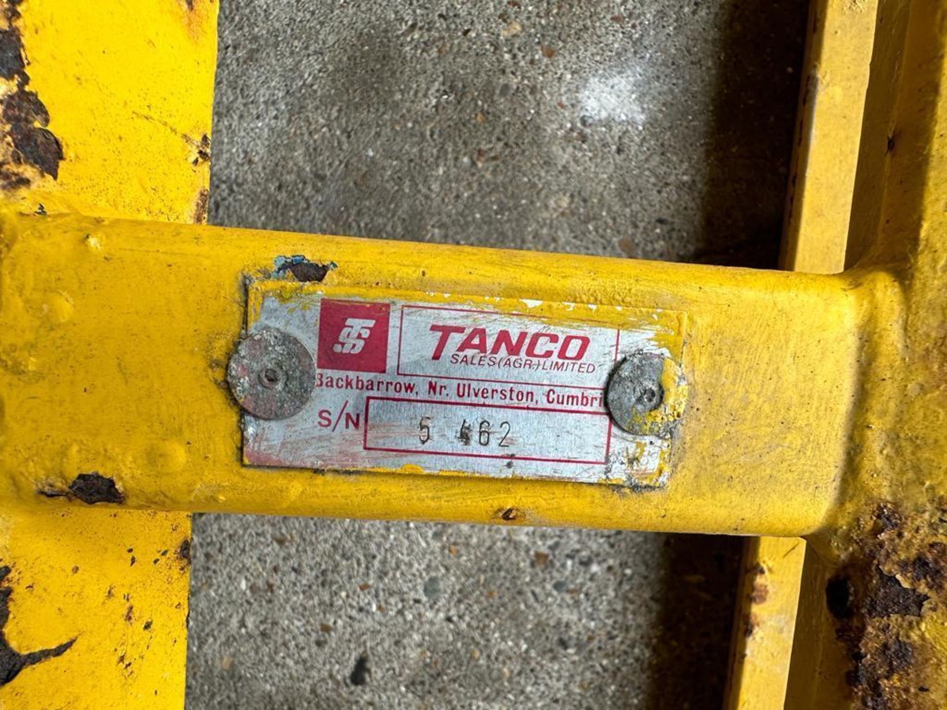 Tanco flat 8 bale grab to fit Sambron J24S & D2000. Serial No: 5462 - Image 3 of 5