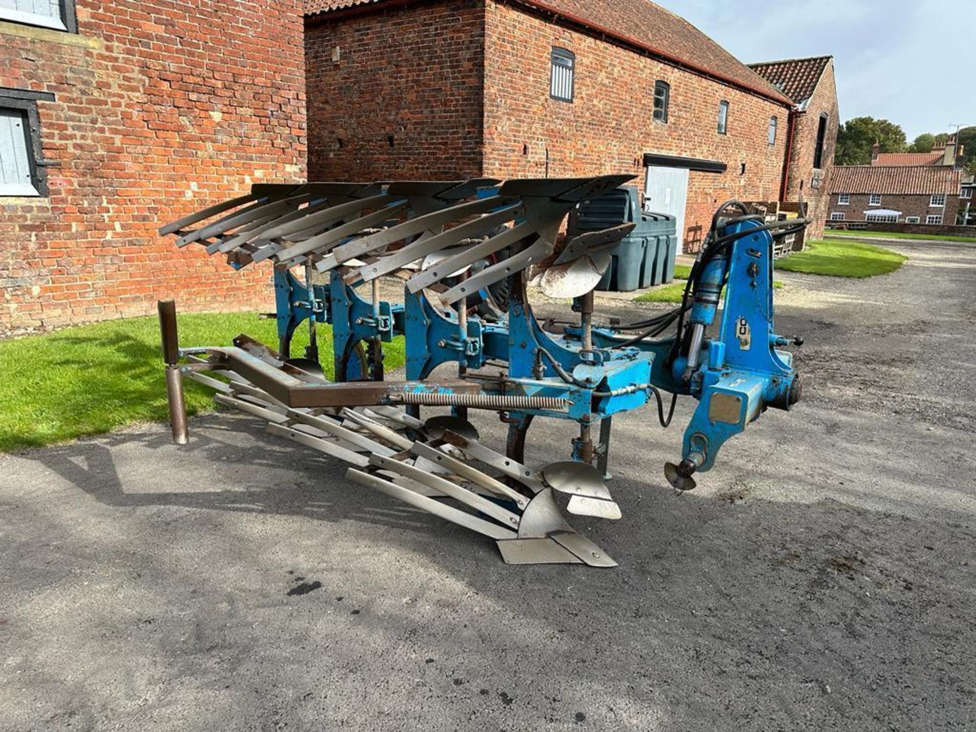 1991 Lemken DL5120 4 furrow hydraulic vari-width reversible plough with slatted mouldboards, c/w dep - Image 10 of 14