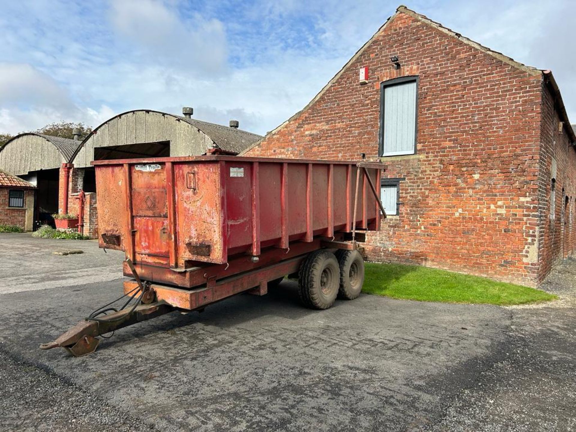 1981 Triffitt Trailers 6T High lift twin axle grain trailer, hydraulic tipping, self-opening rear do - Image 10 of 16