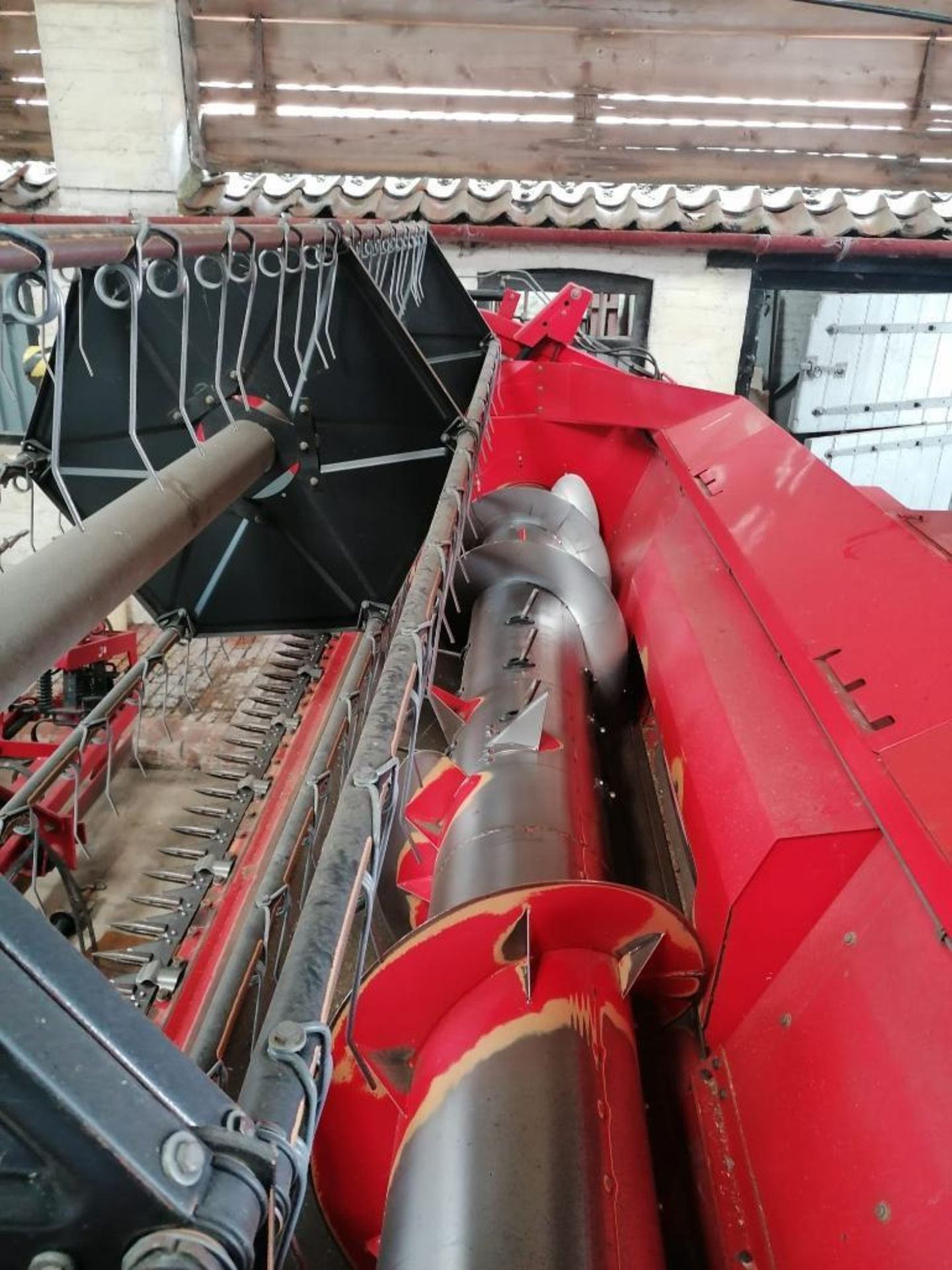 1998 Massey Ferguson 30 combine harvester with 12ft header, 5 straw walker, 5,200 litre grain tank c - Image 19 of 28