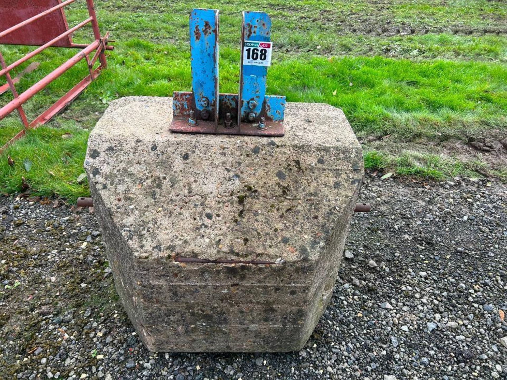 Concrete weight block on 3 point linkage