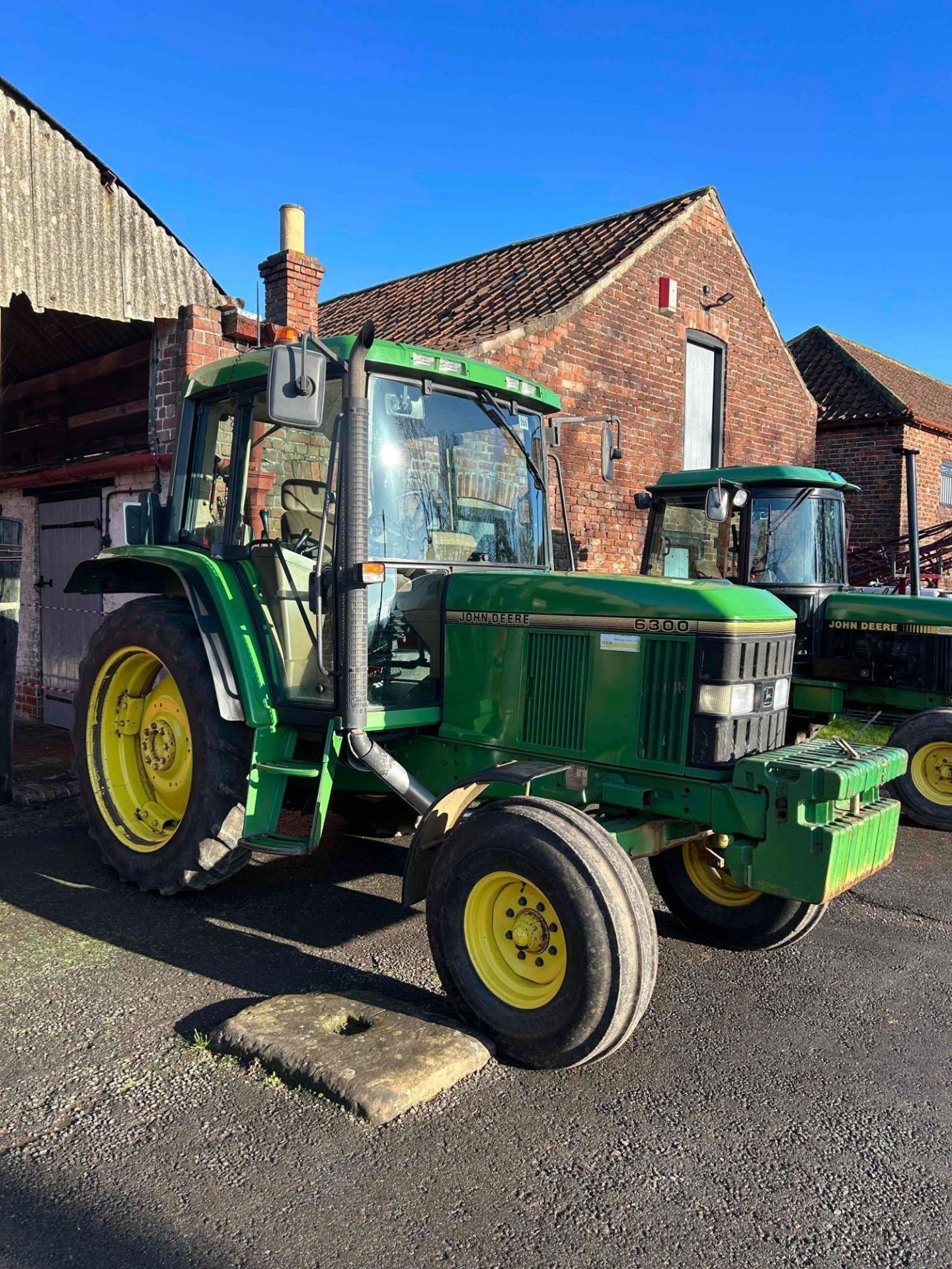 1993 John Deere 6300 Power Quad tractor on 10.0-16 front and 13.6r38 rear wheels and tyres. On farm - Image 16 of 17