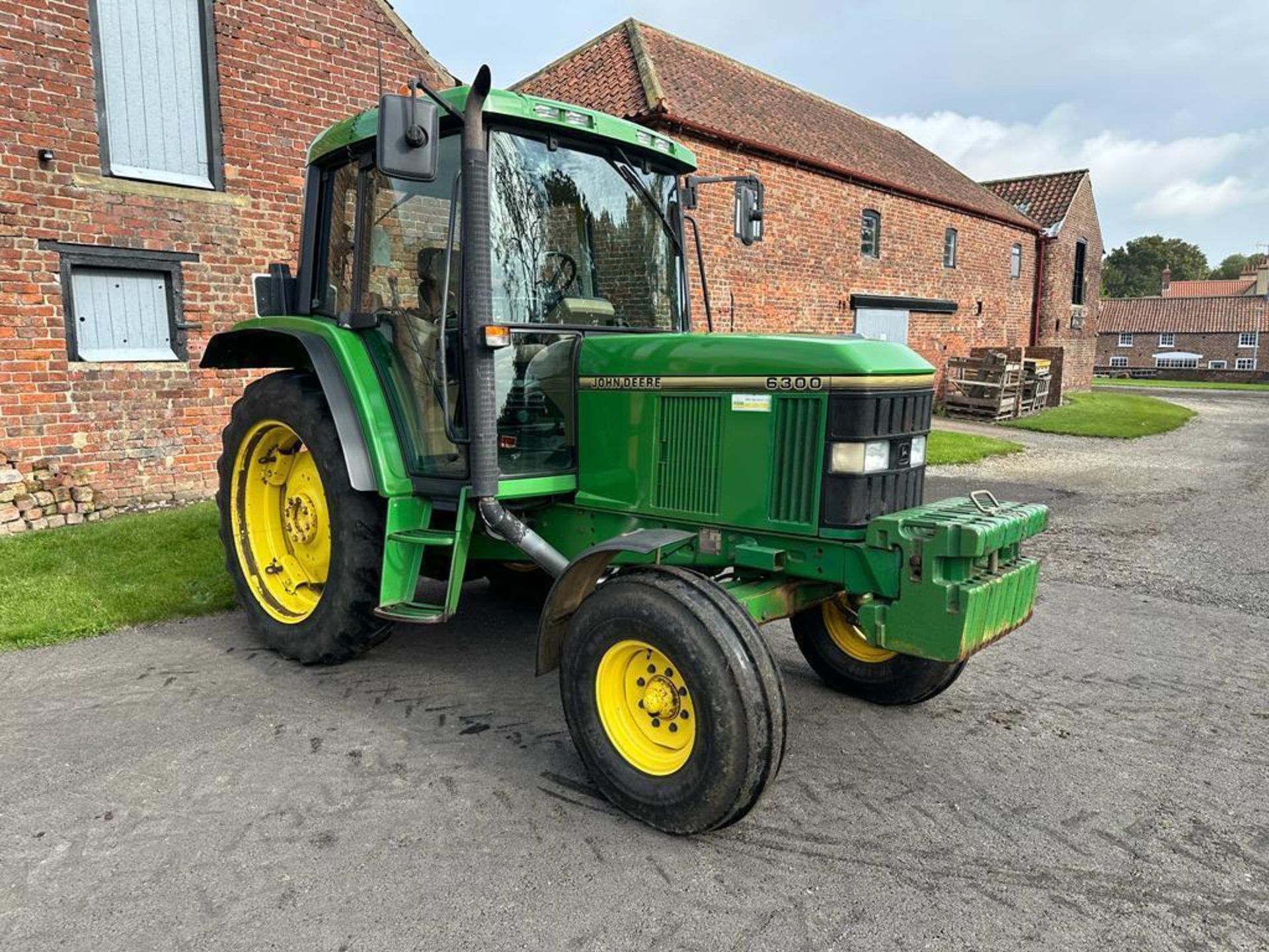 1993 John Deere 6300 Power Quad tractor on 10.0-16 front and 13.6r38 rear wheels and tyres. On farm - Image 2 of 17