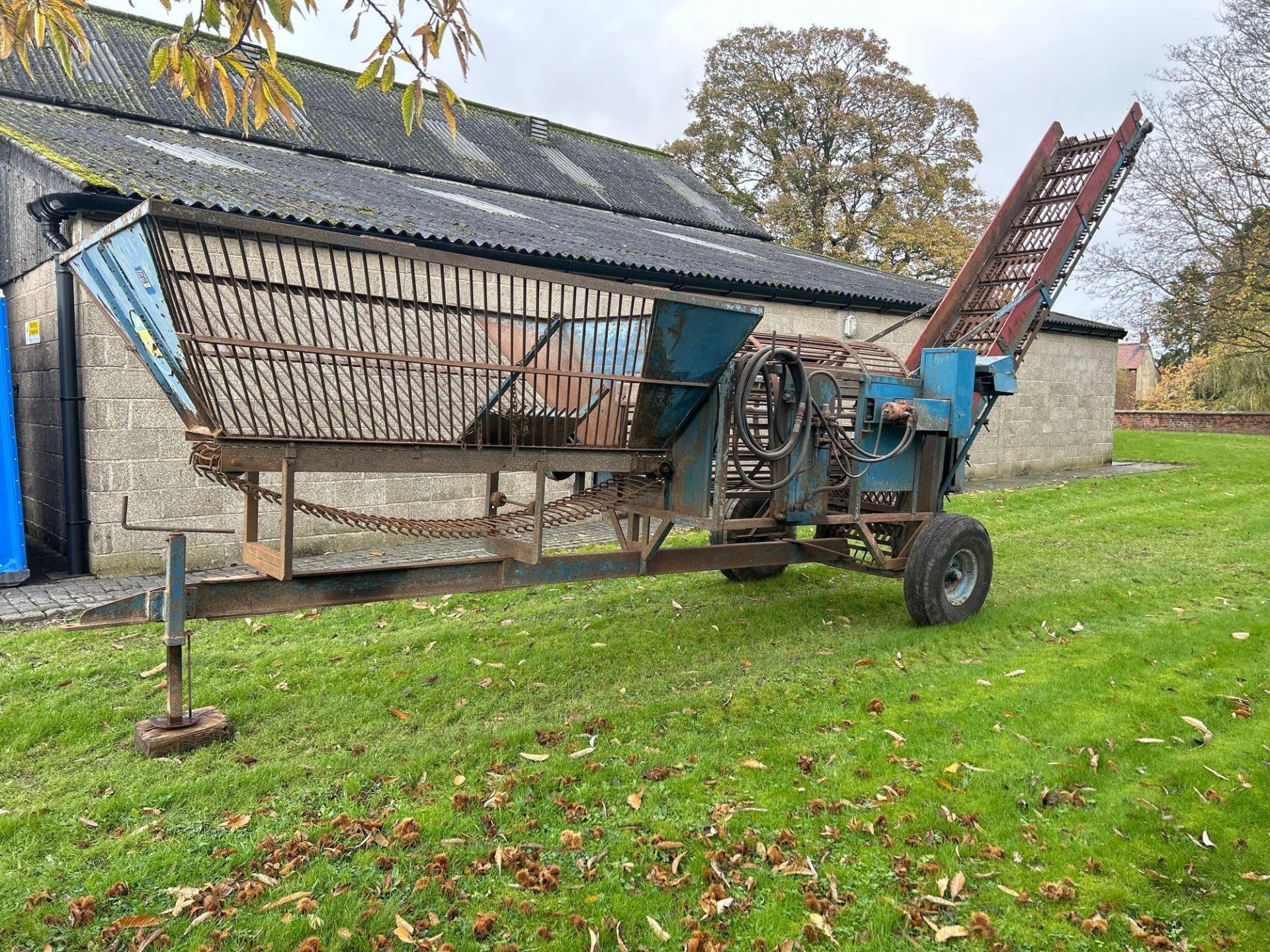 1960 Cooper Tearaway sugar beet cleaner loader, hydraulic driven - Image 2 of 6