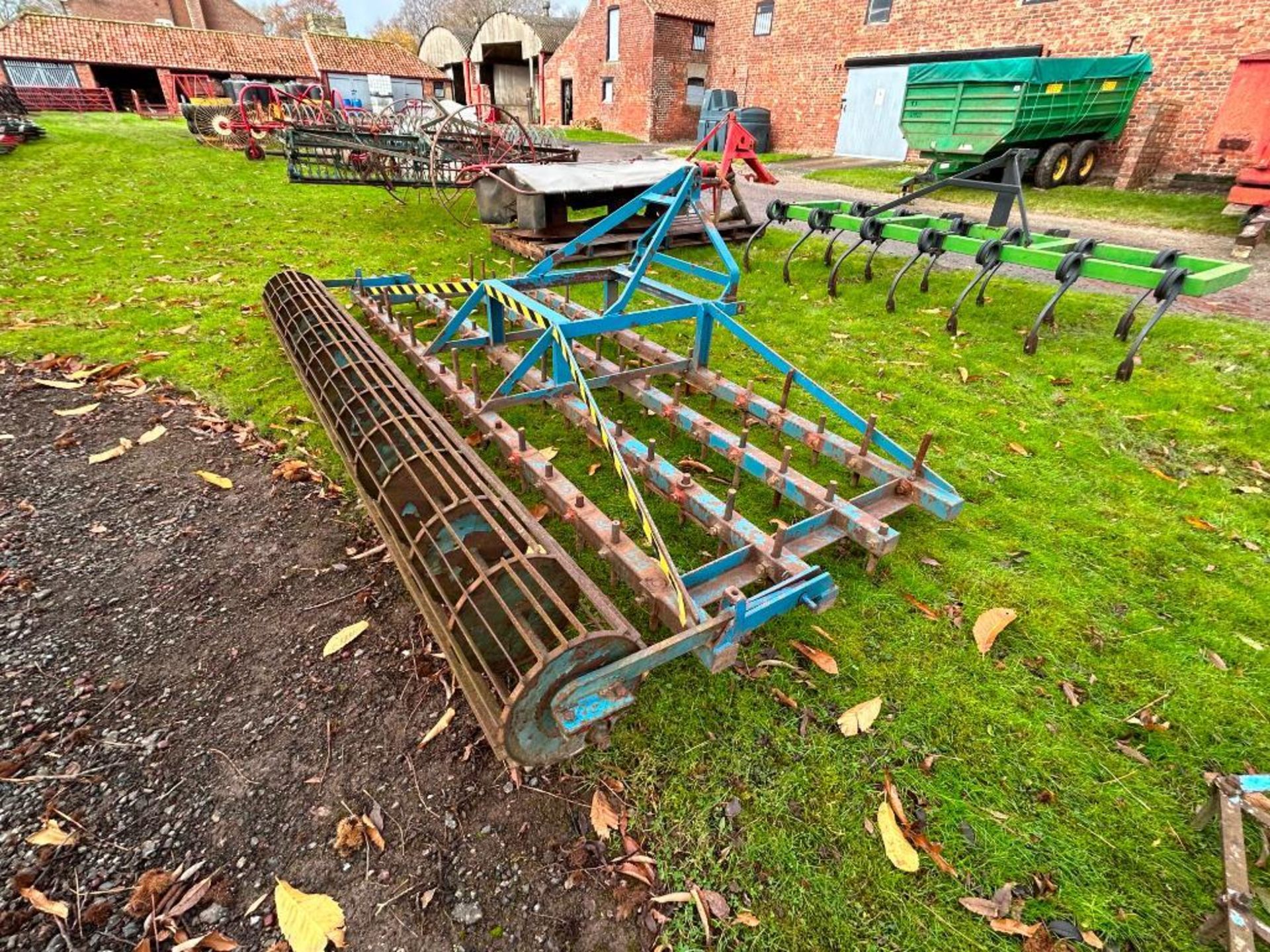 1975 Blench 3.7m Dutch harrow with crumbler - Image 2 of 5