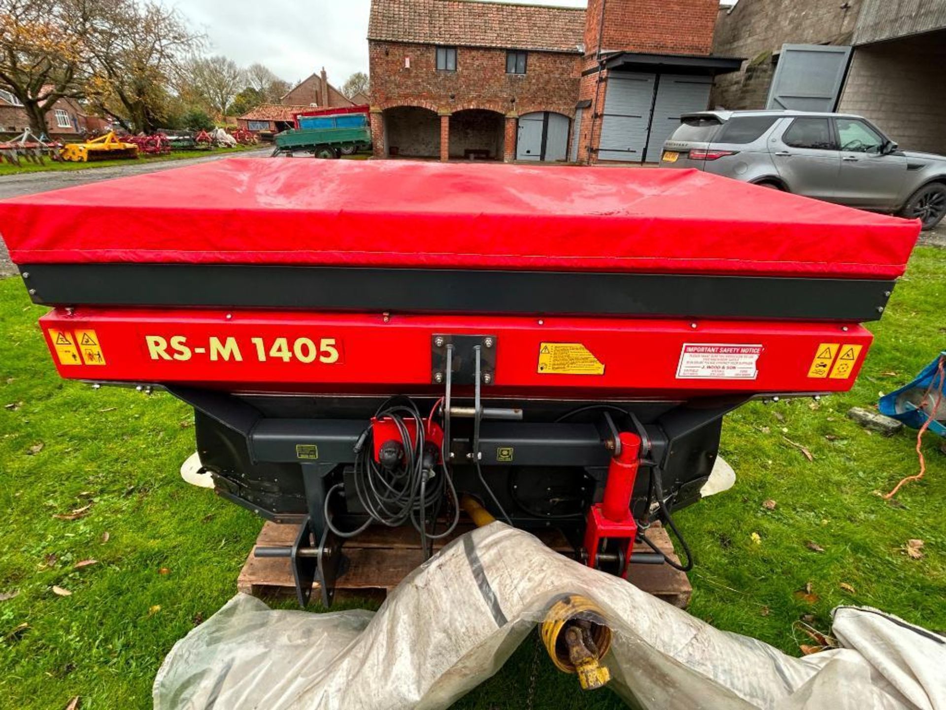 1998 Vicon RotaFlow RS-M/FD twin disc fertiliser spreader, 24m spreading, fitted with new gear boxes - Image 2 of 4