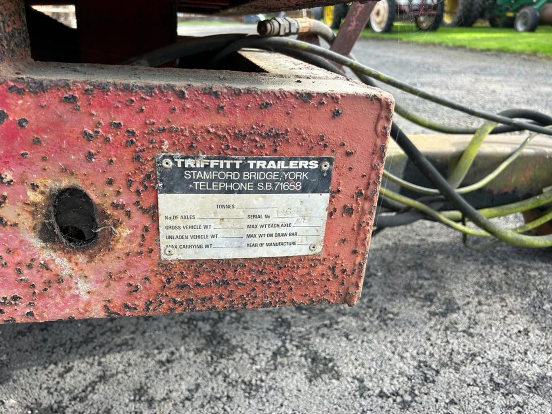 1981 Triffitt Trailers 6T High lift twin axle grain trailer, hydraulic tipping, self-opening rear do - Image 16 of 16