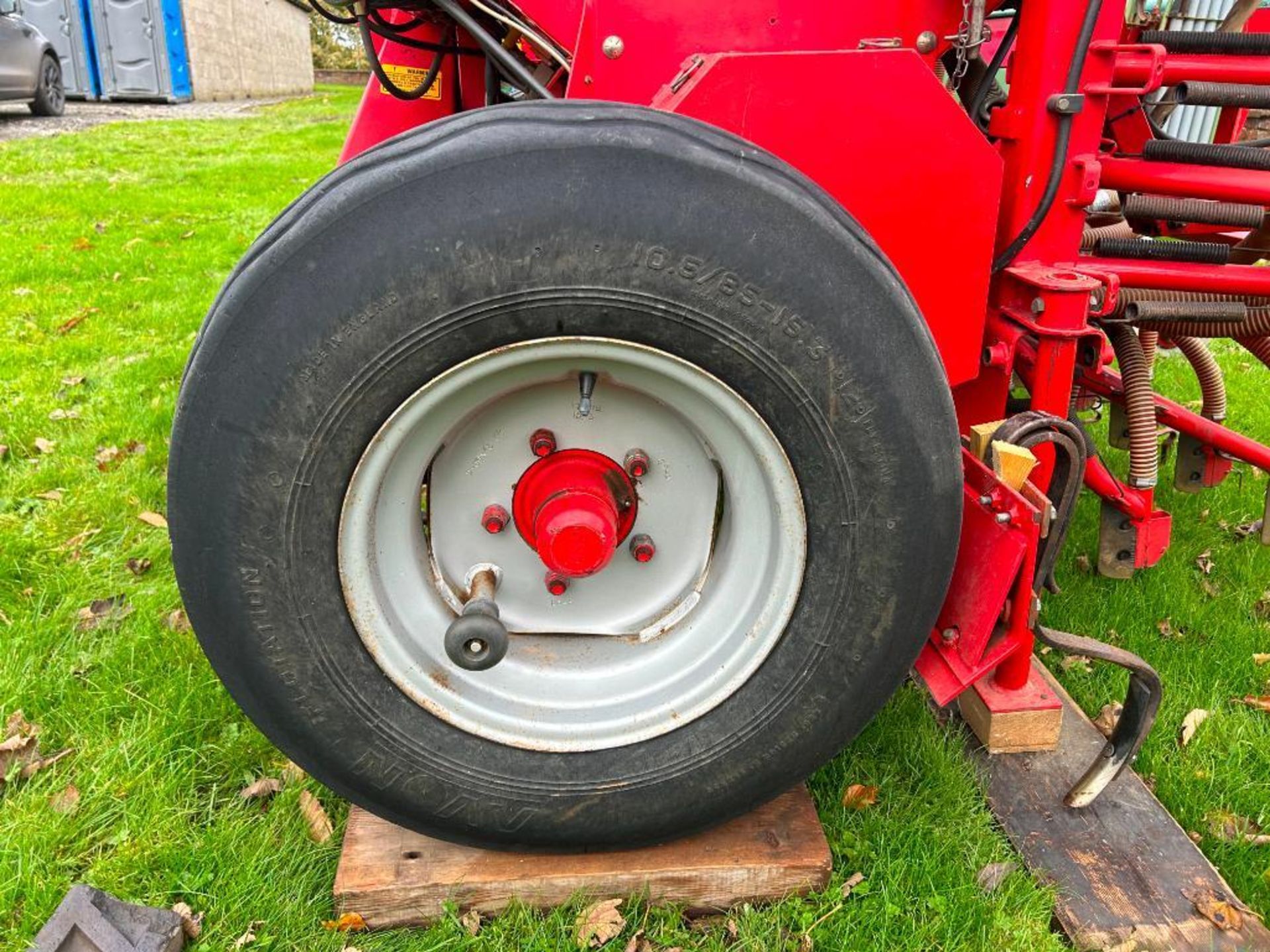 1990 Massey Ferguson 510 4m pneumatic seed drill with Suffolk coulters. Serial No: 04127.  Manual, c - Image 7 of 7