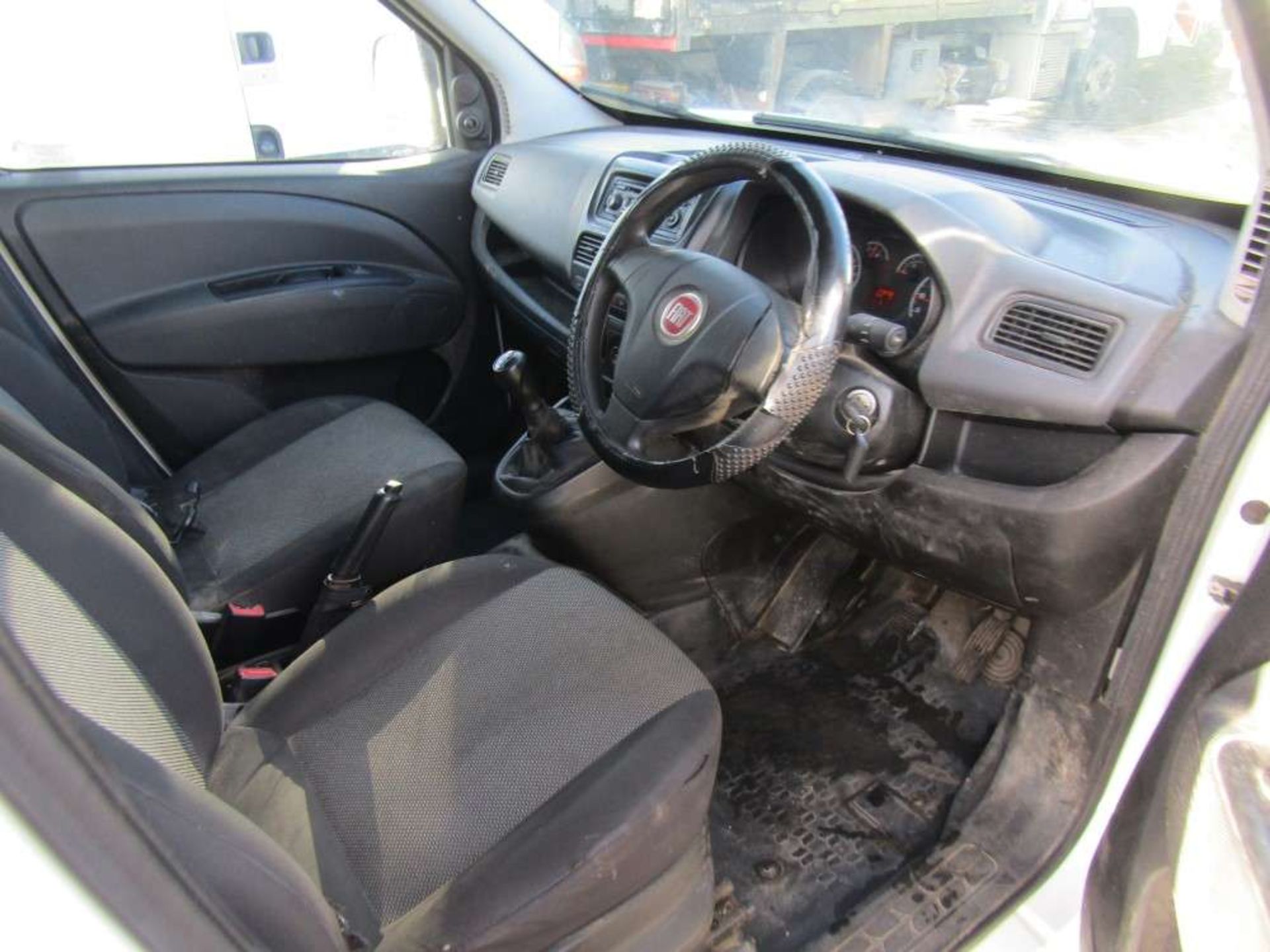 2014 14 reg Fiat Doblo 16v Mulitjet (Runs &amp; Drives but has engine issues) - Image 6 of 7