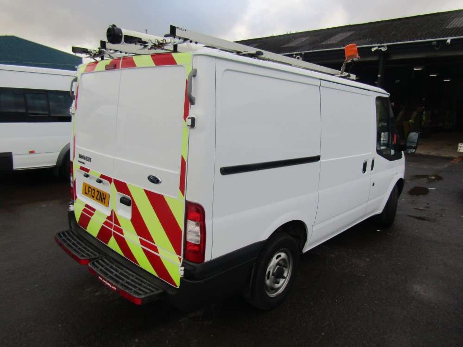 2013 13 reg Ford Transit 100 T300 FWD - Image 4 of 8