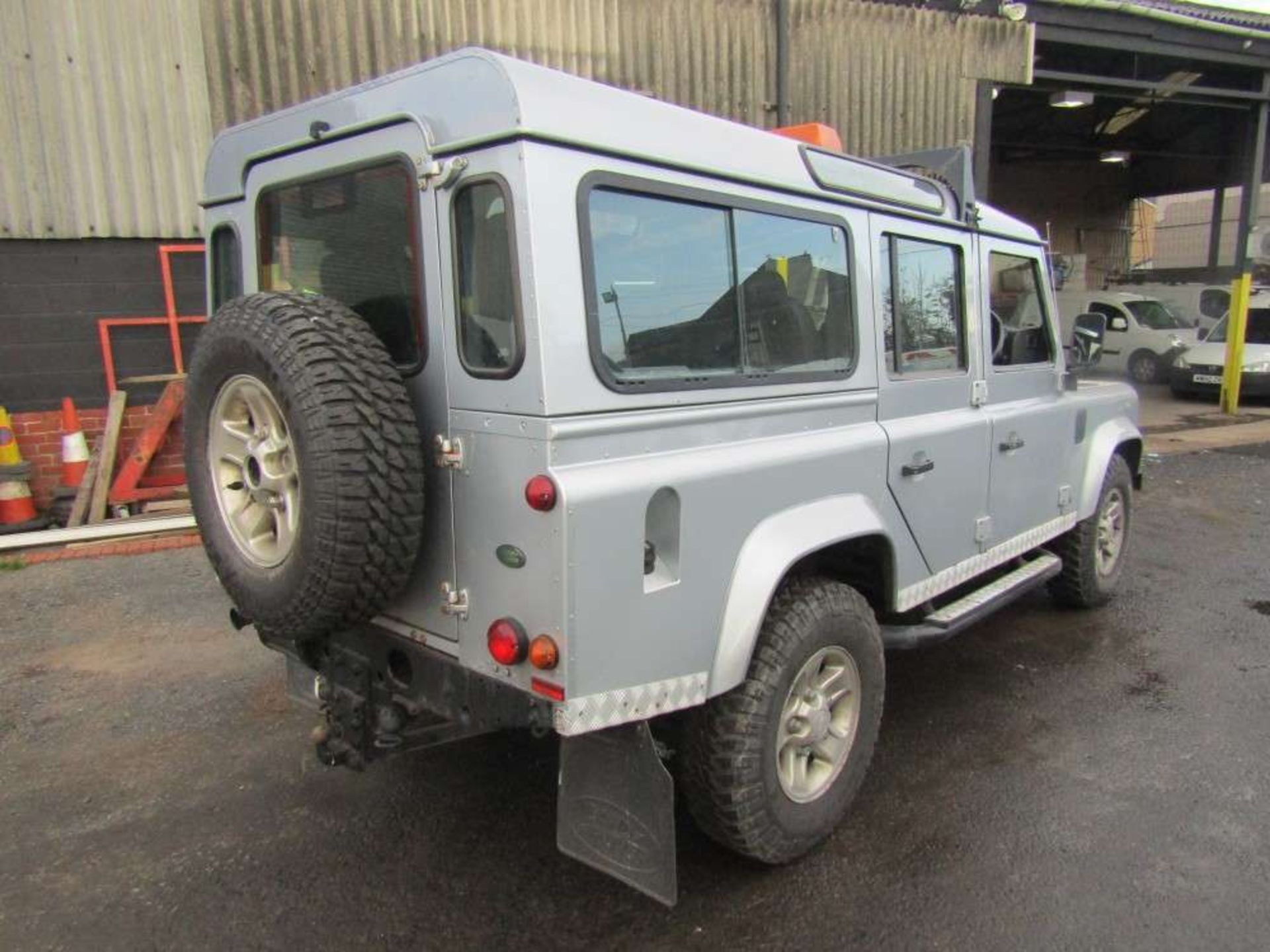 2010 59 reg Land Rover Defender 110 XS 7 Seater Station Wagon - Image 4 of 7
