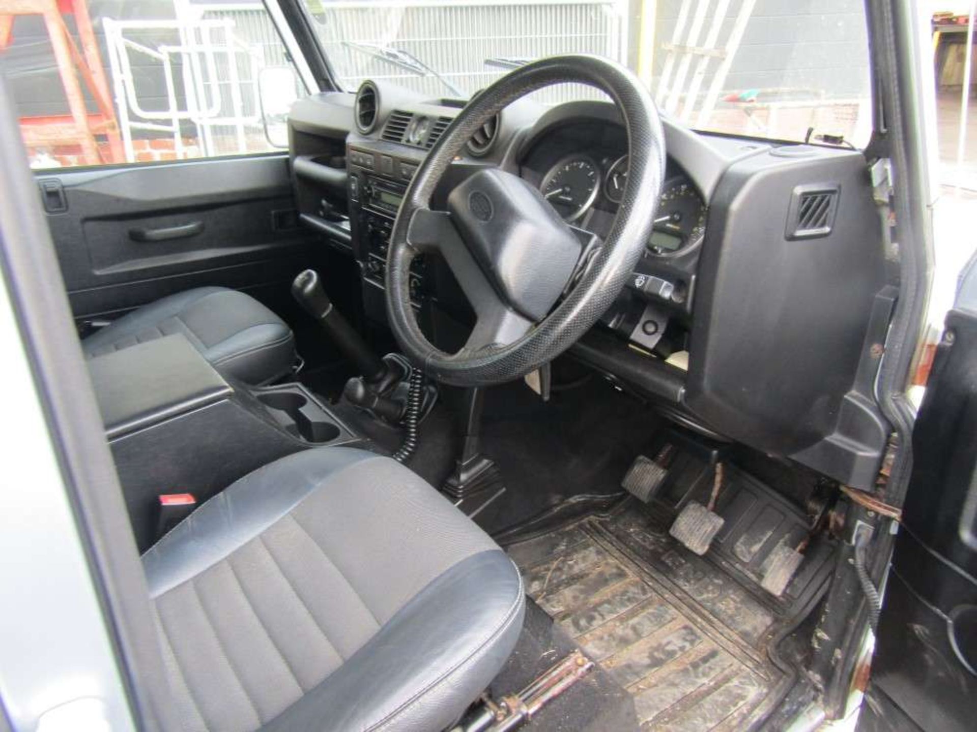 2010 59 reg Land Rover Defender 110 XS 7 Seater Station Wagon - Image 6 of 7