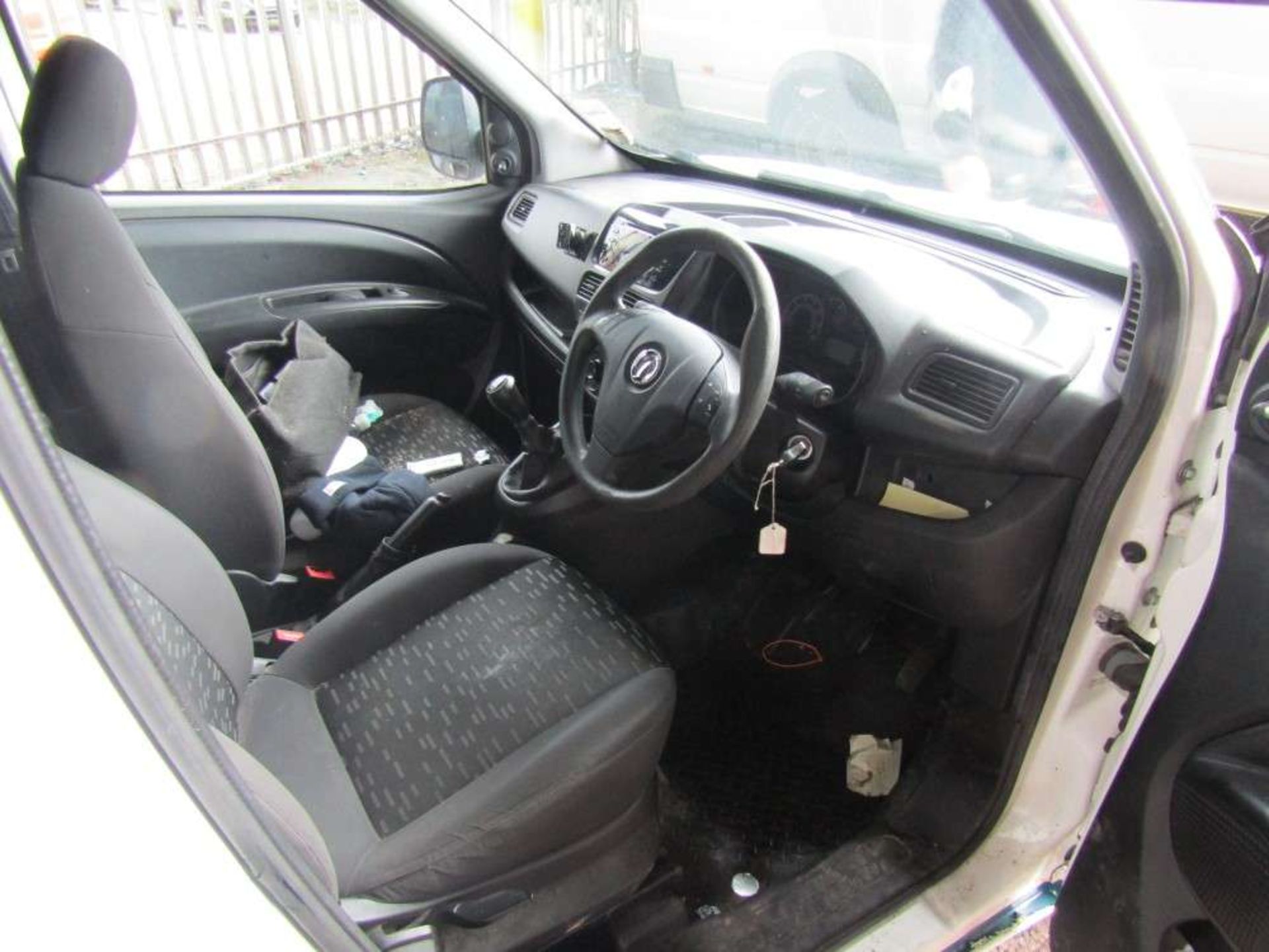 2014 63 reg Vauxhall Combo 2300 L1H1 CDTI (Non Runner) (Direct United Utilities Water) - Image 6 of 7