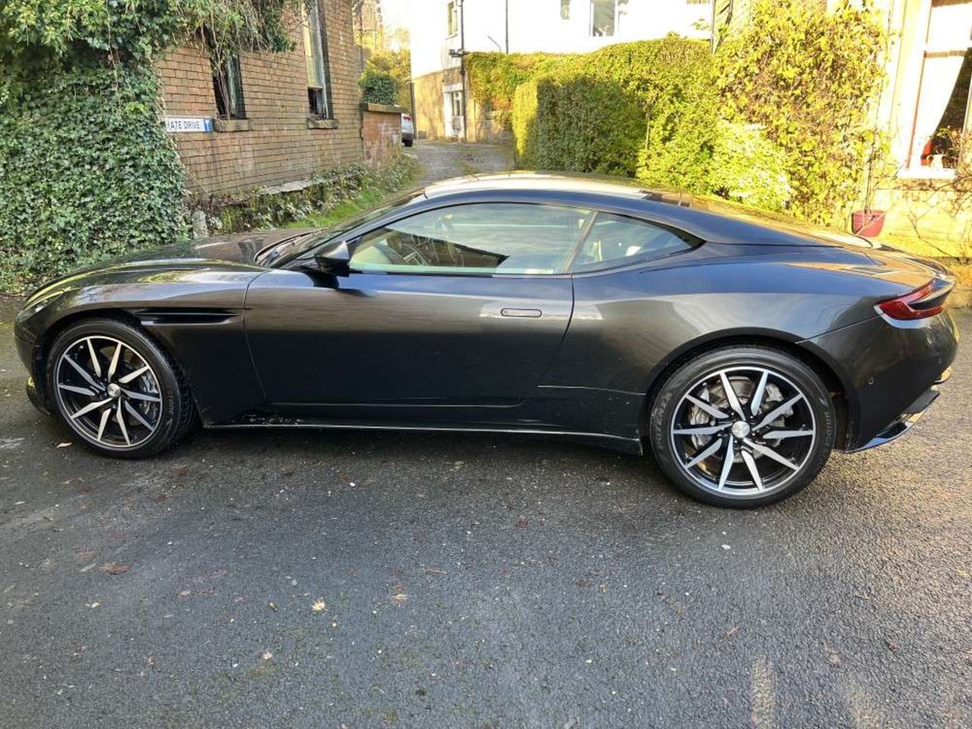 2018 18 reg Aston Martin DB11 V8 (On VCAR Cat N) - Image 4 of 11