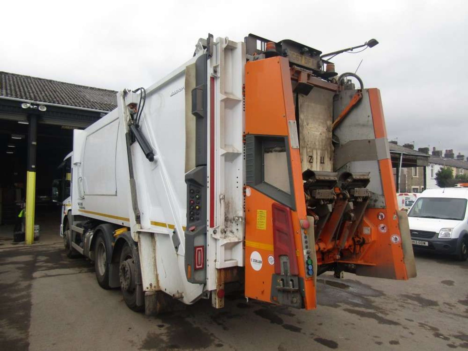 2017 67 reg Mercedes Econic 2530 Refuse Wagon (Direct Council) - Image 3 of 7